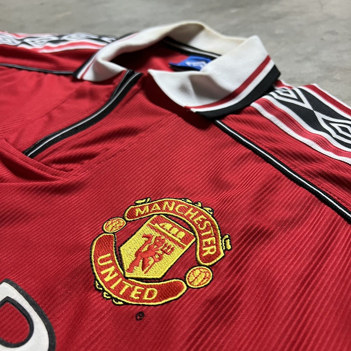 Umbro × Vintage Vintage 90’s FIFA Manchester United Umbro Soccer Jersey Size US L / EU 52-54 / 3 - 3 Thumbnail