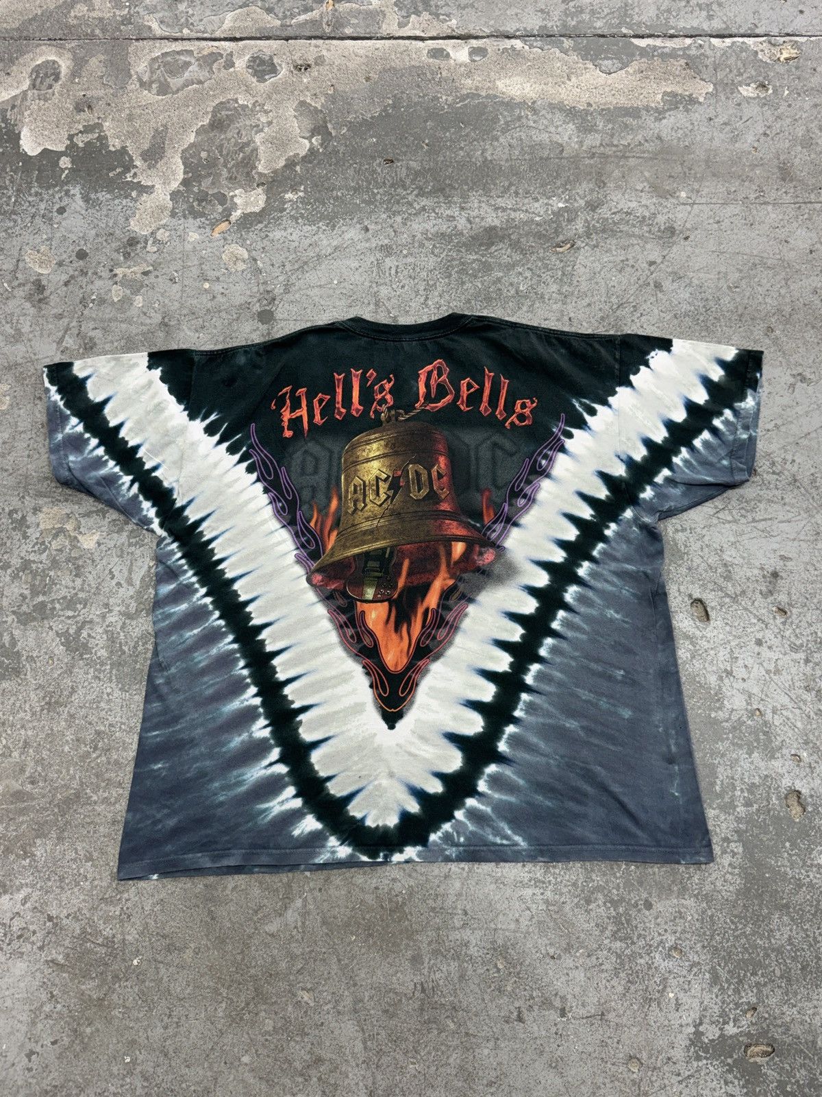 Band Tees Vintage AC/DC Hells Bells Tee Size US XL / EU 56 / 4 - 5 Thumbnail