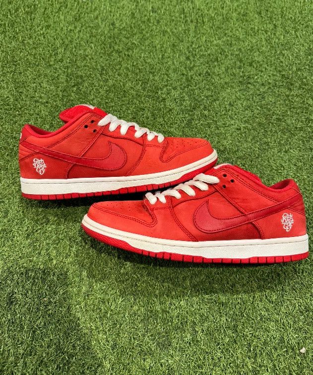 Nike SB Size 8.5- Nike SB Dunk Low Verdy Girls Don't Cry Size US 8.5 / EU 41-42 - 1 Thumbnail