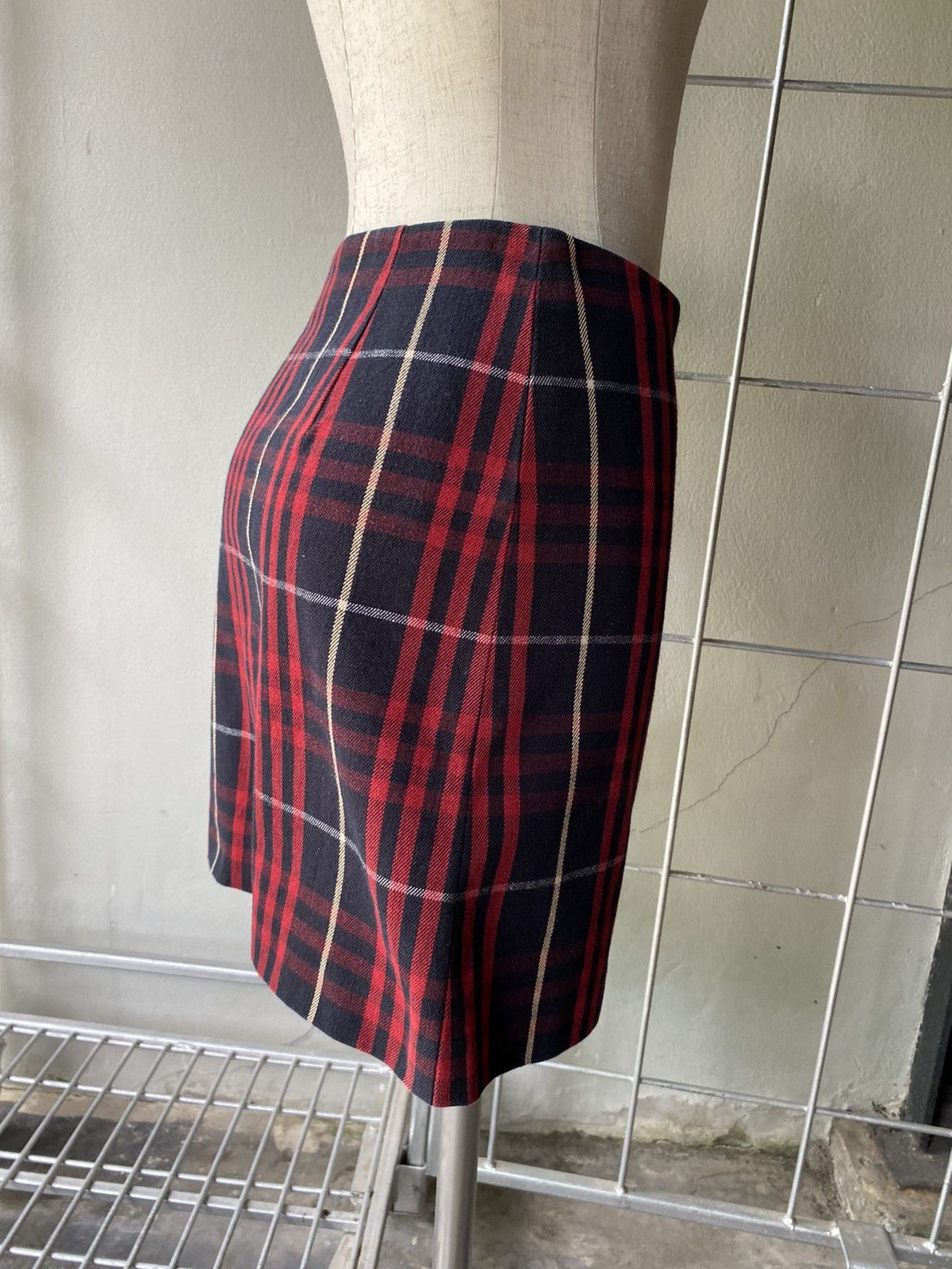 Burberry Burberry Y2K red nova check skirt Size 24" / US 00 / IT 34 - 16 Thumbnail