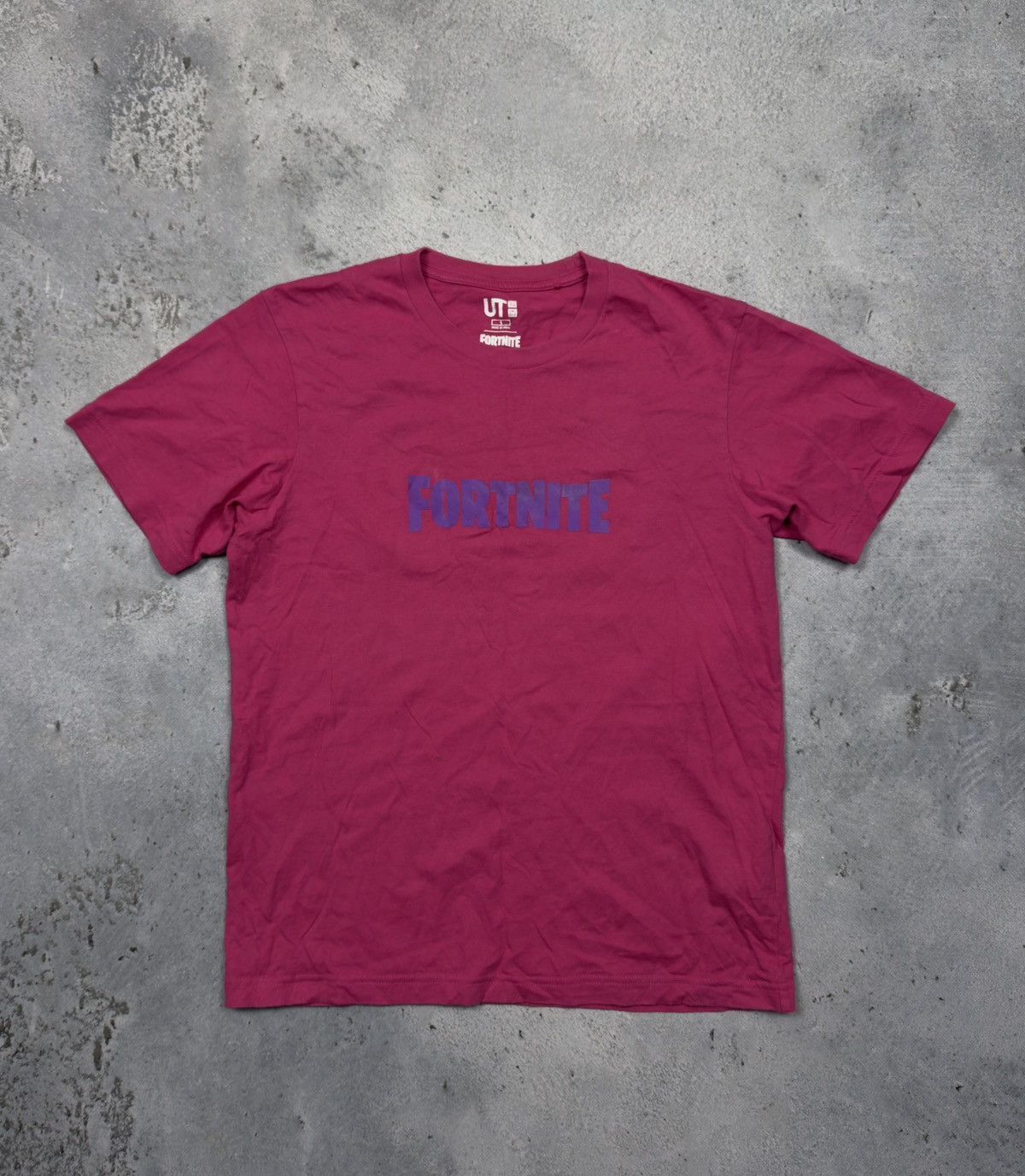 Uniqlo Uniqlo Fortnite t shirt center logo hype Size US S / EU 44-46 / 1 - 1 Thumbnail