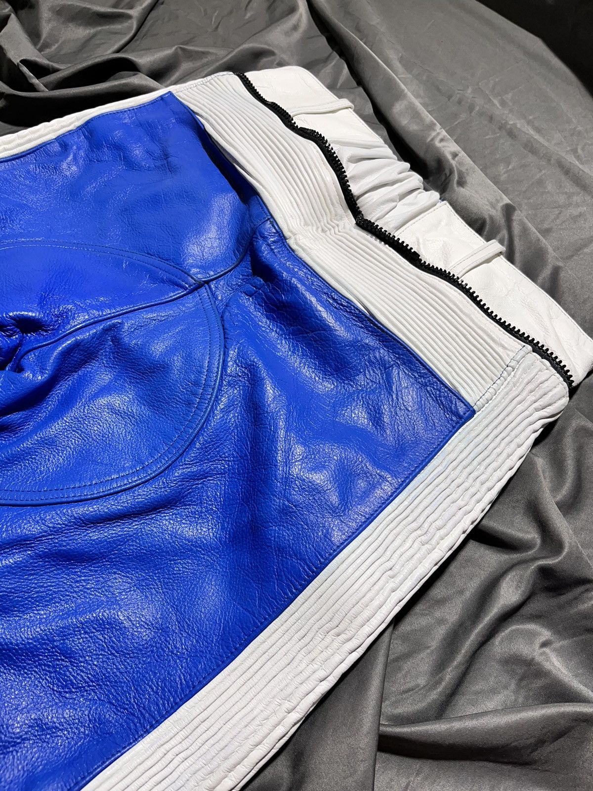 Japanese Brand Vintage Suzuki racing MOTO suit big multi Logo real leather Size US XL / EU 56 / 4 - 24 Thumbnail