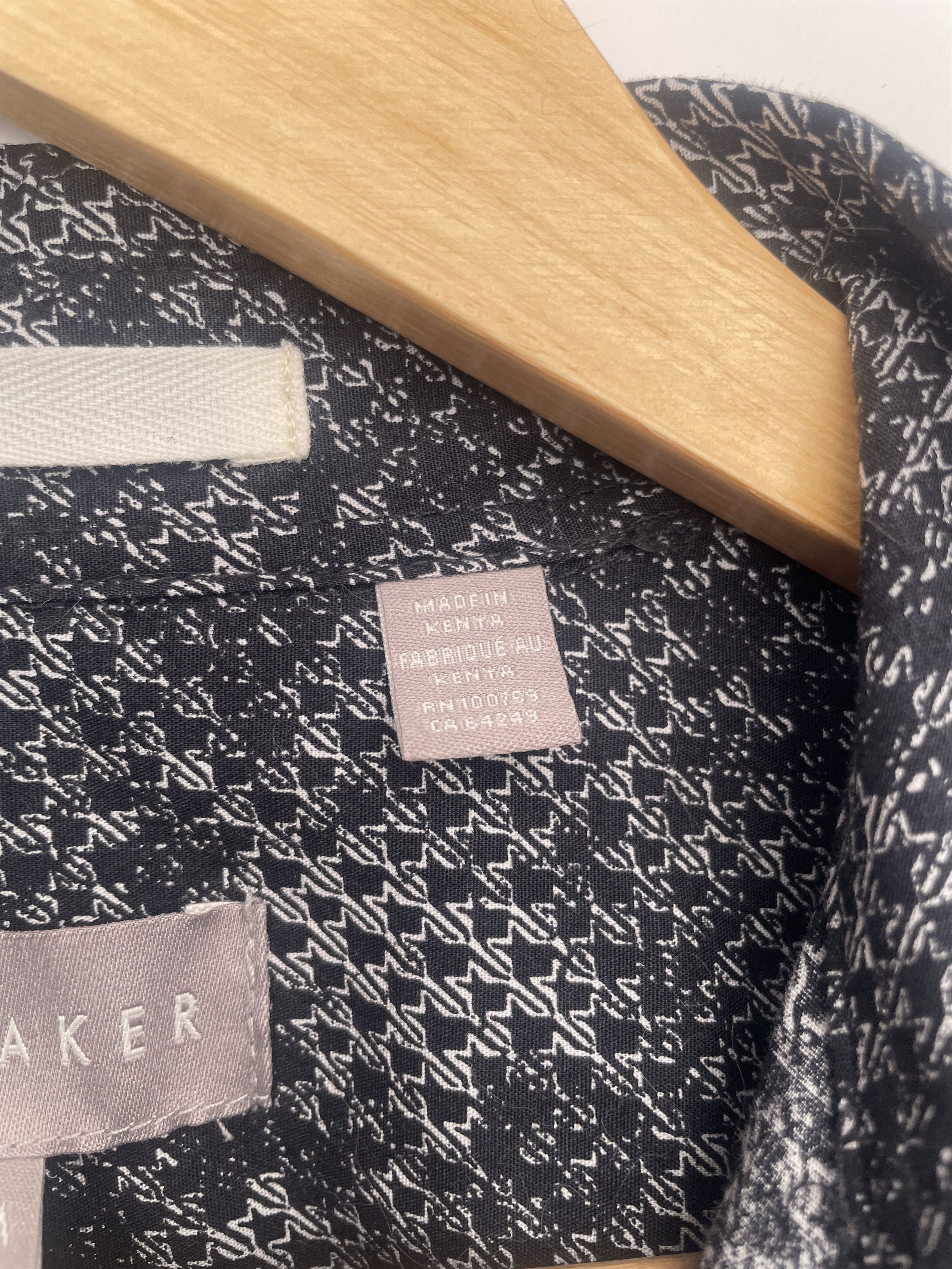 Ted Baker Ted Baker London Dark Geometric Print Button-Down Shirt M/L Size US M / EU 48-50 / 2 - 5 Thumbnail