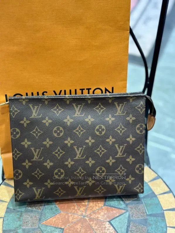 Louis Vuitton Louis Vuitton 19 Toiletry Pouch. Size ONE SIZE - 4 Thumbnail