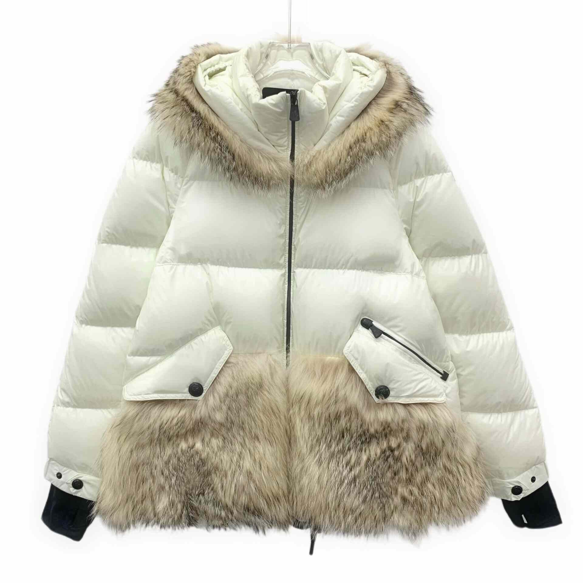 Moncler Moncler White Down Jacket M Women Size M / US 6-8 / IT 42-44 - 1 Thumbnail