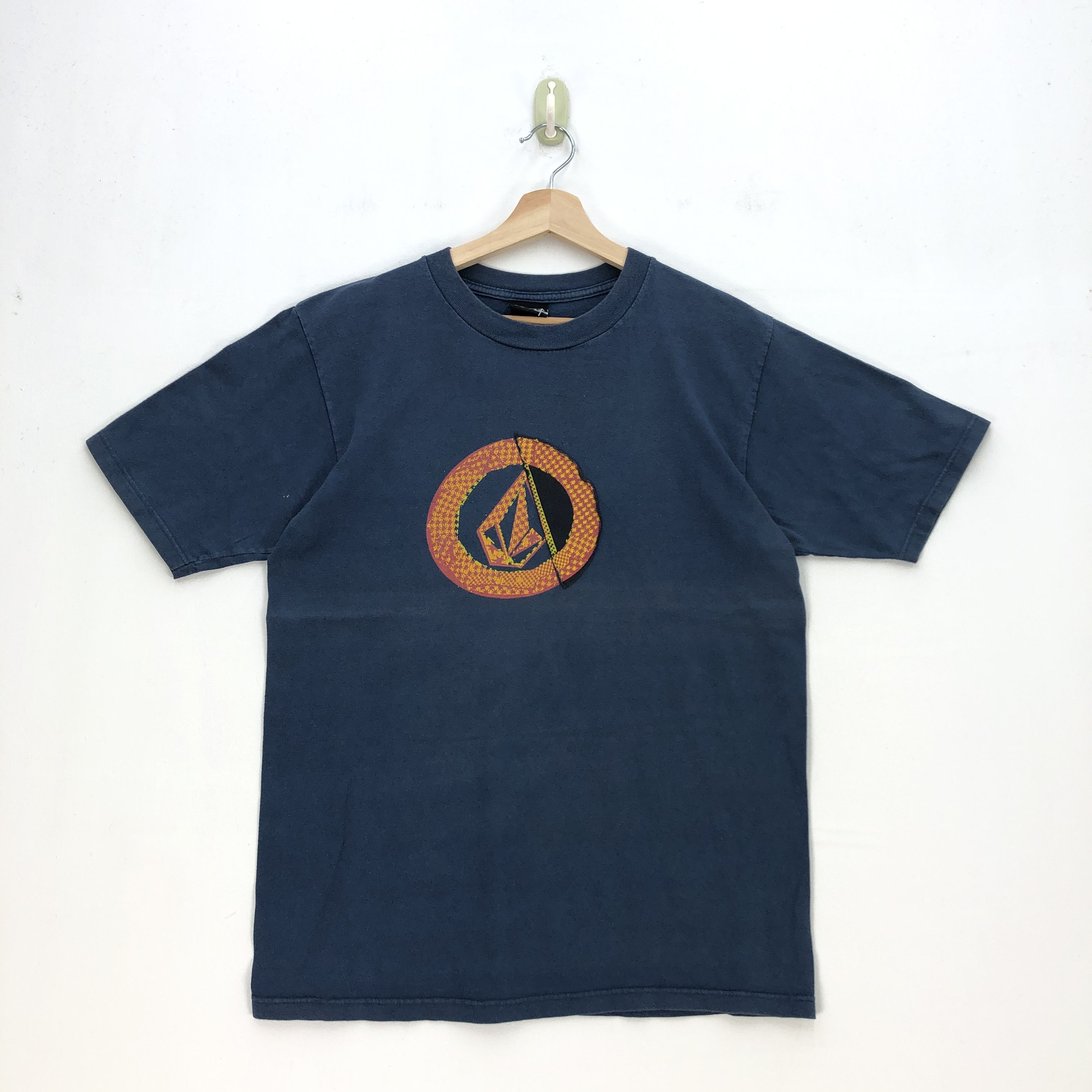 Volcom Vintage Y2K Volcom T Shirt Surfing Surfwear Volcom Tees Size US M / EU 48-50 / 2 - 1 Thumbnail