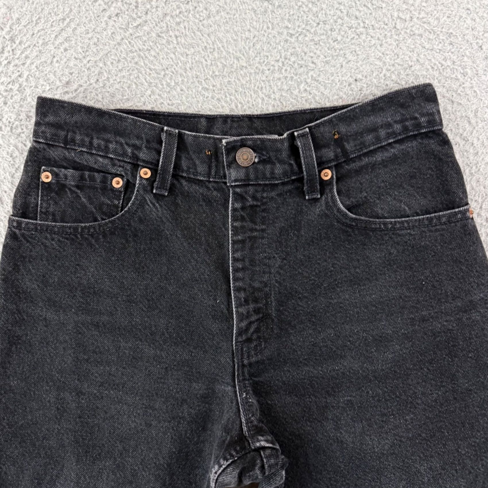 Levi's VINTAGE Levi's 550 Jean Shorts Womens 9 Black Relaxed Baggy 90s Loose Biker 8" Jeans Shorts 29 in Waist Mens Girls Womens Size 30" / US 8 / IT 44 - 4 Thumbnail