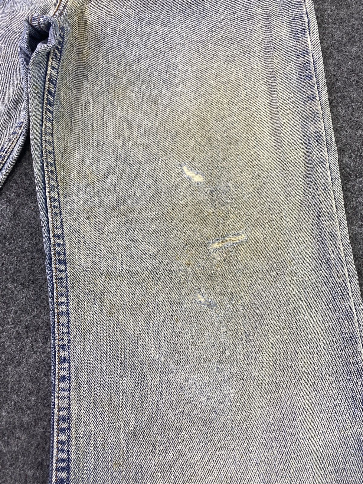 Jean × Levi's × Vintage VINTAGE LEVIS 519 DISTRESS BLUE WASH JEANS - J911 Size US 29 - 15 Thumbnail