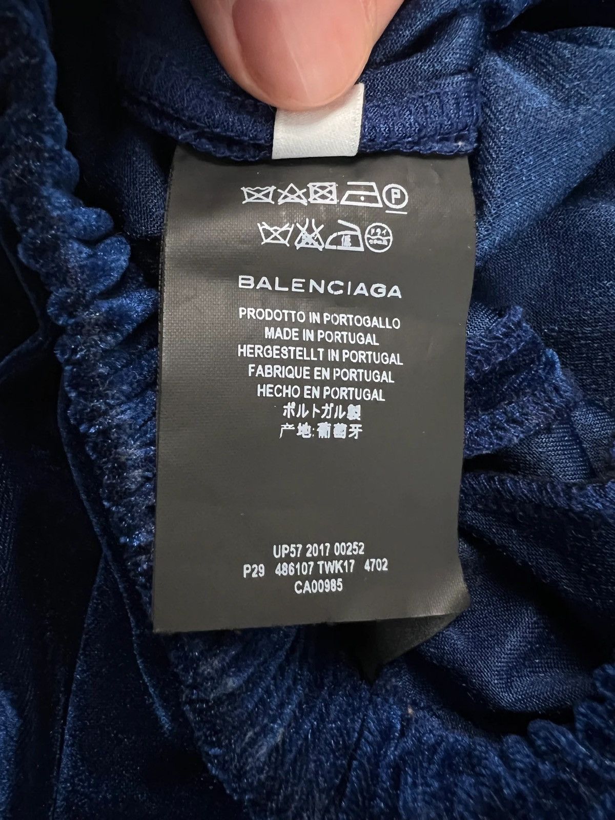 Balenciaga BALENCIAGA AW17 RUNWAY BAGGY BLUE VELVET SWEATPANTS SZ:XXS Size US 31 - 5 Thumbnail