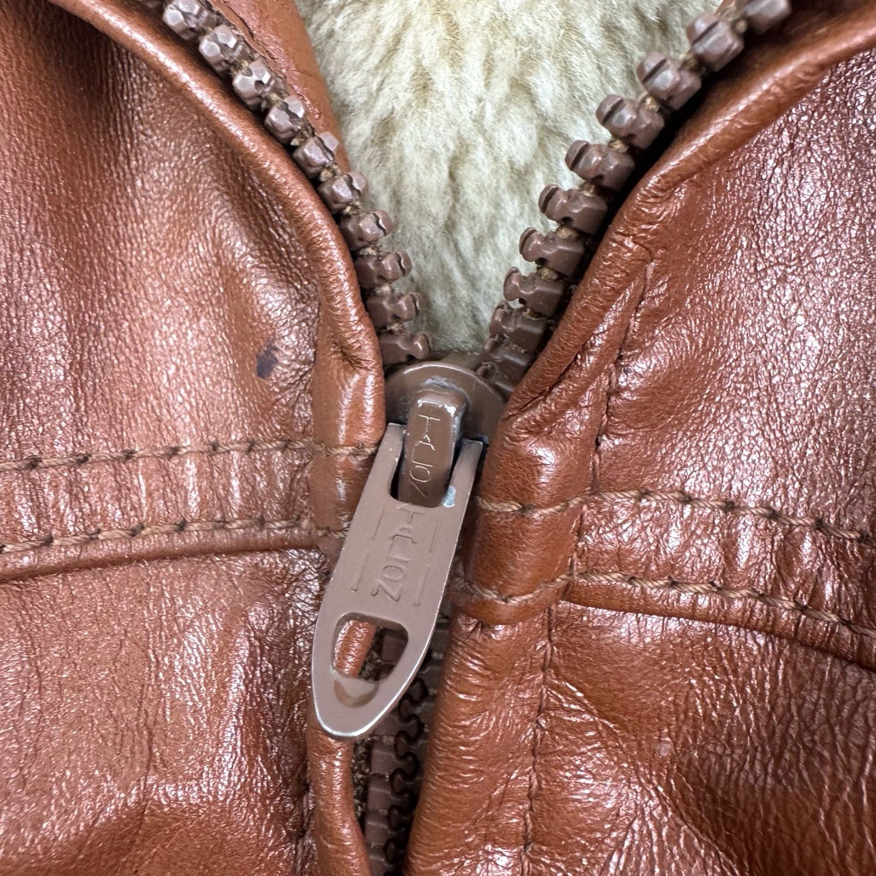 Vintage VINTAGE William Barry Leather Bomber Jacket Adult 40 Brown Sherpa Lined 1970s USA Mens Size US XXS / EU 40 - 5 Thumbnail