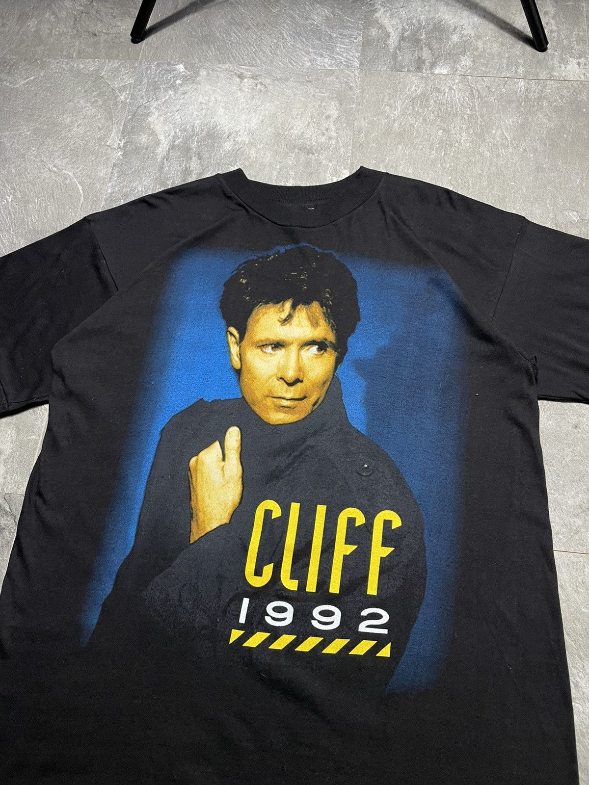 Band Tees Vintage 1992 Cliff Richard Rock Band Y2k Tour Tee Size US M / EU 48-50 / 2 - 2 Thumbnail