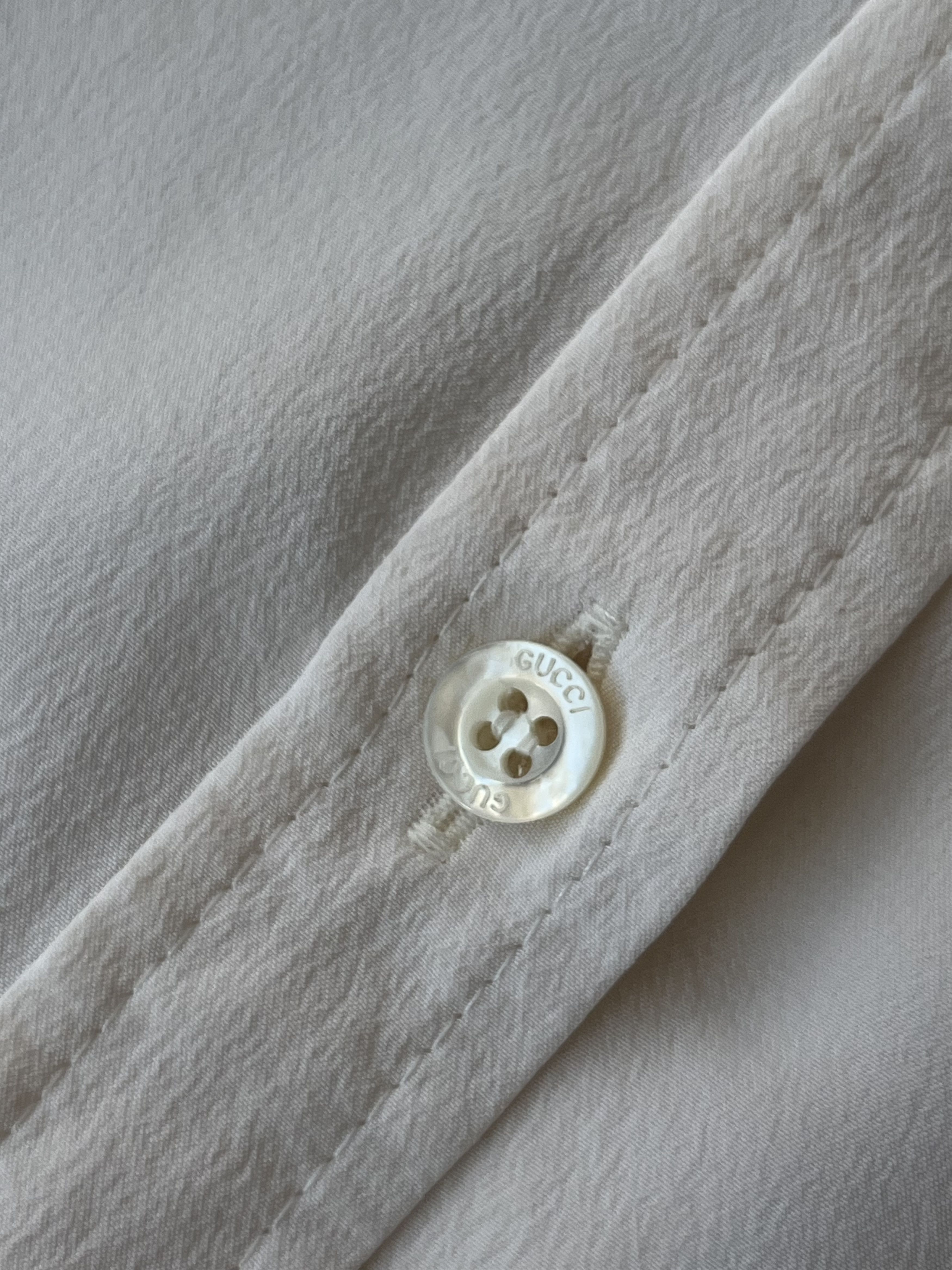 Gucci GUCCI Basic Shirt MADE IN BULGARY 100% Silk size 40(S) Size S / US 4 / IT 40 - 7 Thumbnail