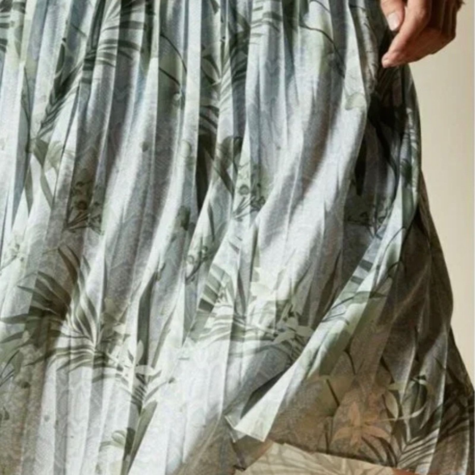 Ted Baker Ted Baker London Esti Highland Jersey Pleated Midi Skirt Size 27" / US 4 / IT 40 - 5 Thumbnail