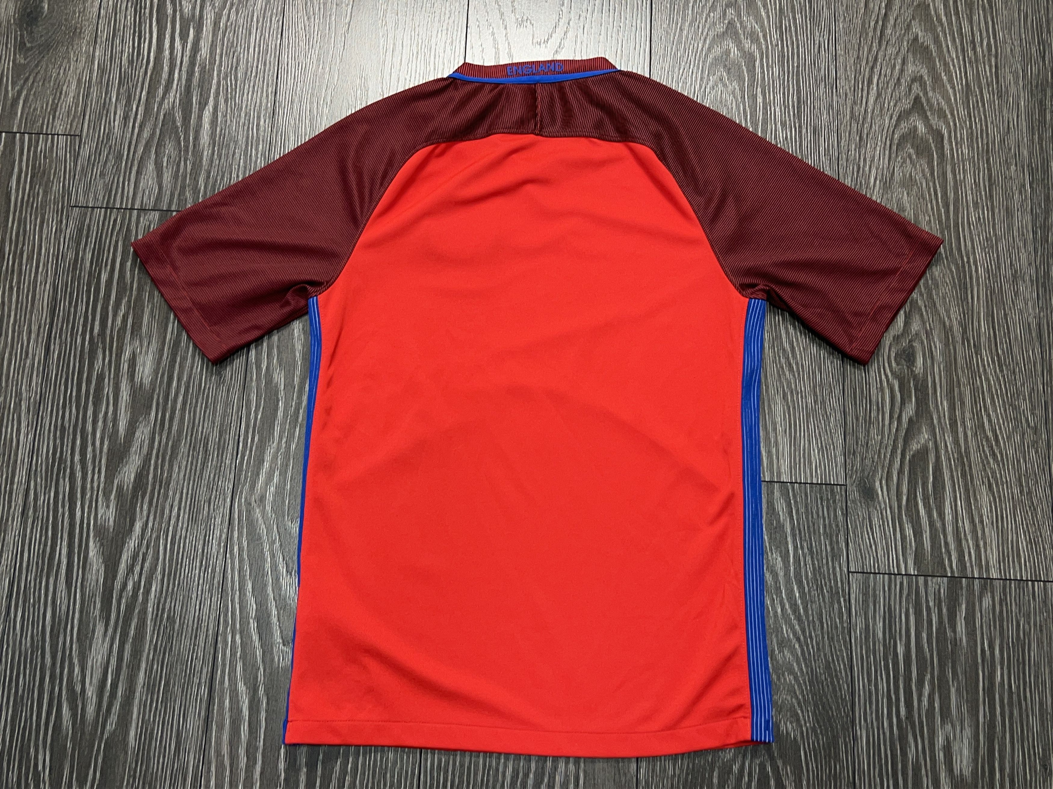 Nike England National Team 2016 2017 Football Soccer Shirt Jersey Size US S / EU 44-46 / 1 - 9 Thumbnail
