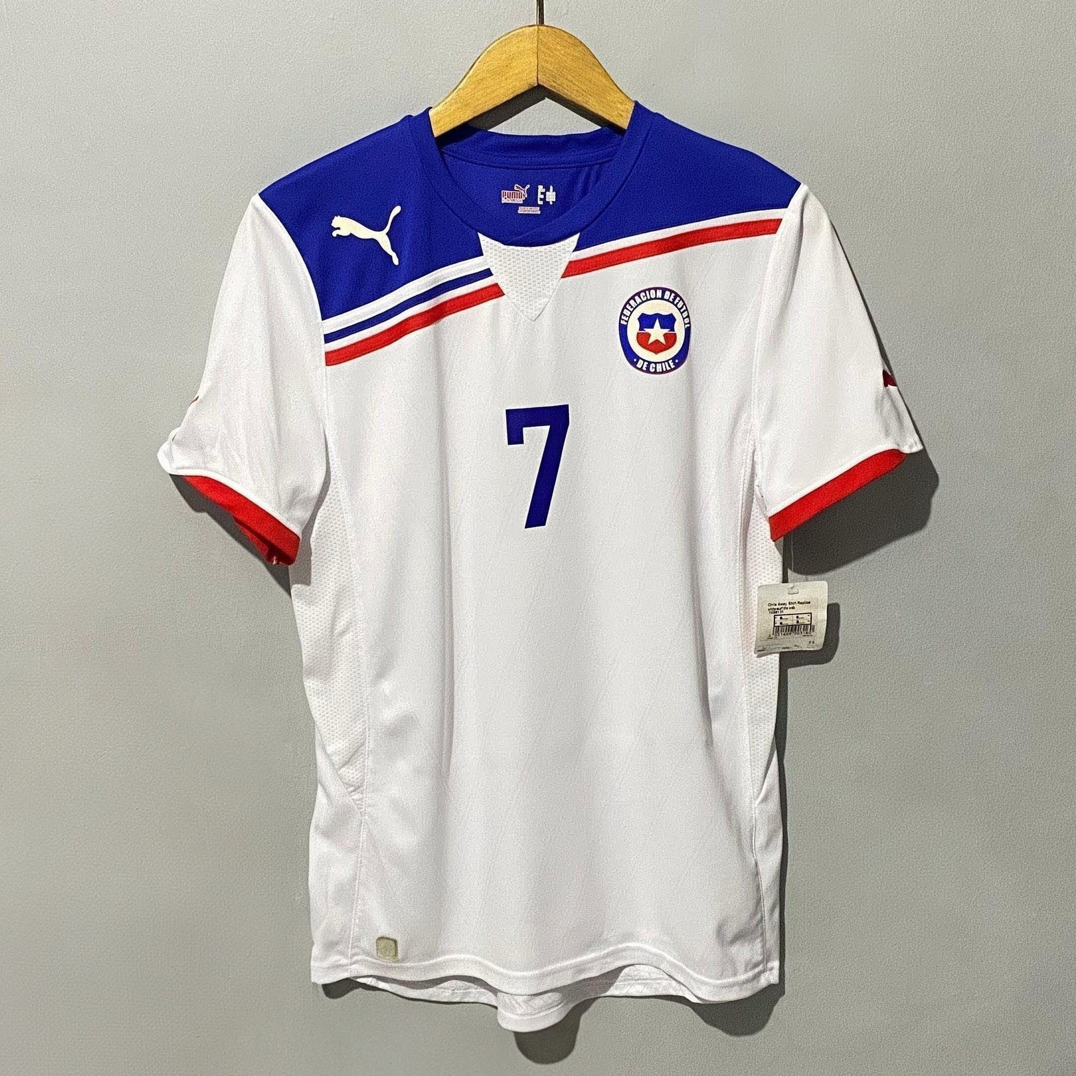 Puma Chile 2011-2012 Away Jersey Alexis Sanchez Size US L / EU 52-54 / 3 - 1 Thumbnail