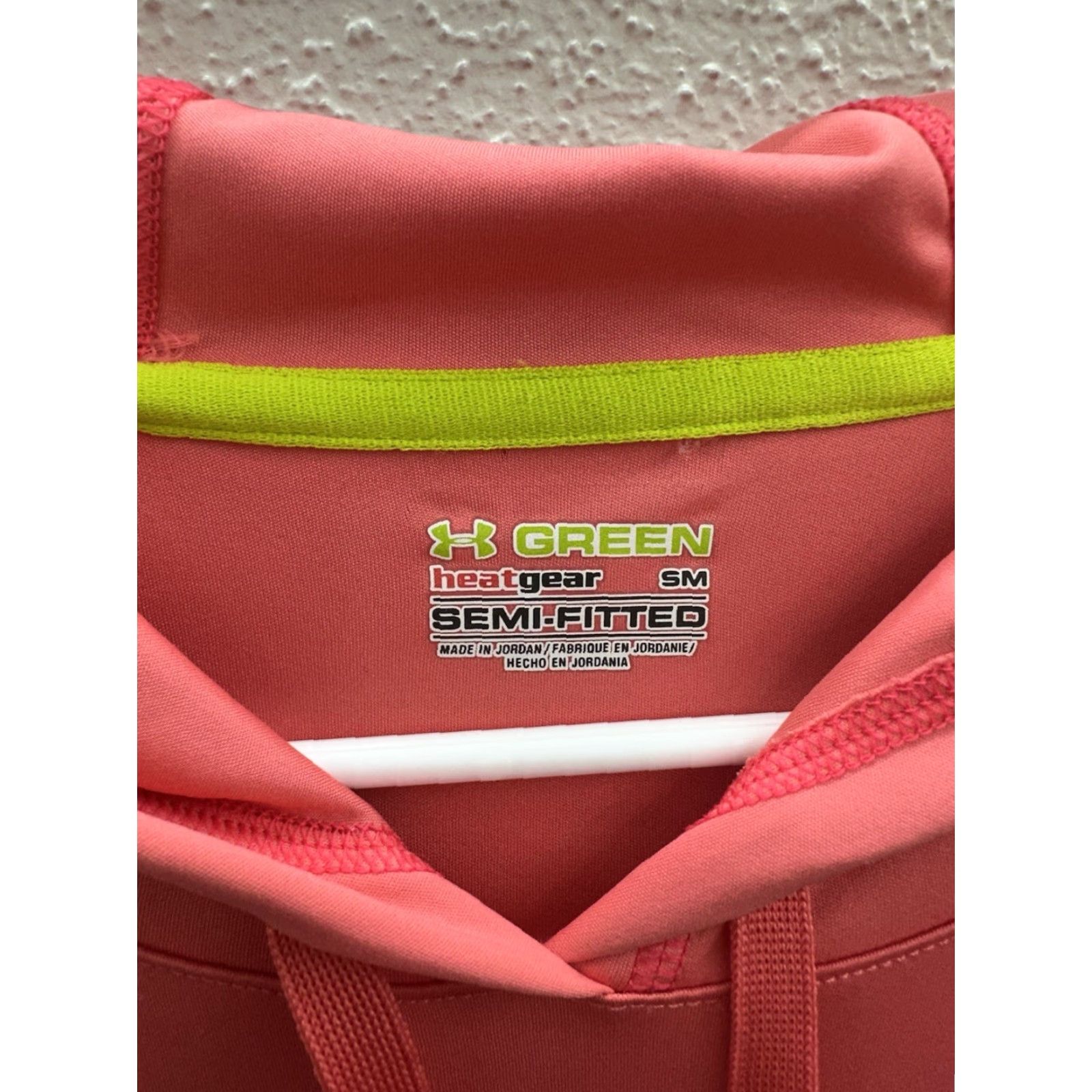 Under Armour Under Armour Womens Hoodie Pink Small Semi Fitted Long Sleeve Heatgear Athletic Shirt Mens? (Note: final answer should be the optimized title only) Size S / US 4 / IT 40 - 5 Thumbnail