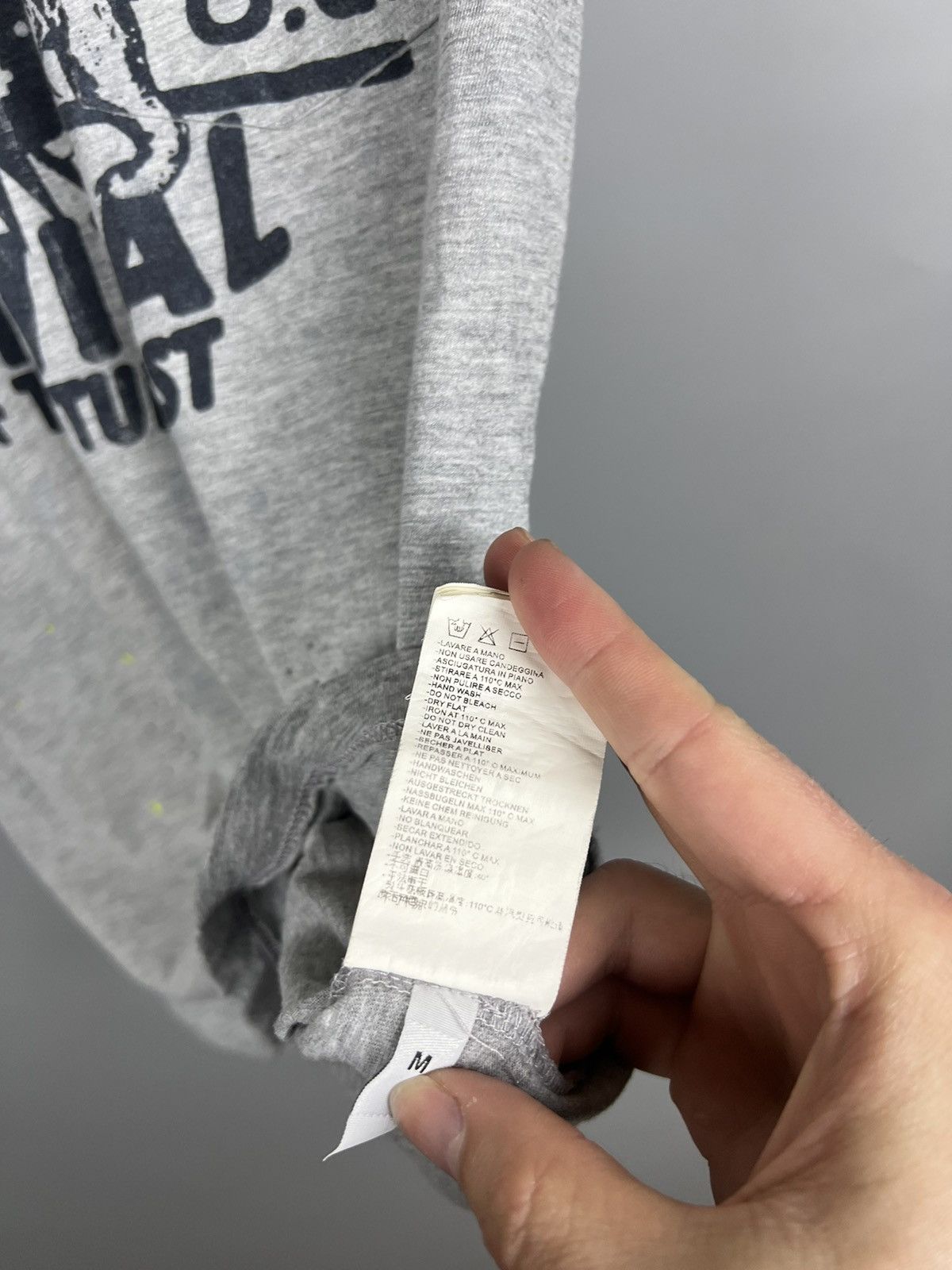 Dsquared2 S-M Dsquared2 DeanDan Survival Of The Tuffest Distressed Tee Size US S / EU 44-46 / 1 - 7 Thumbnail