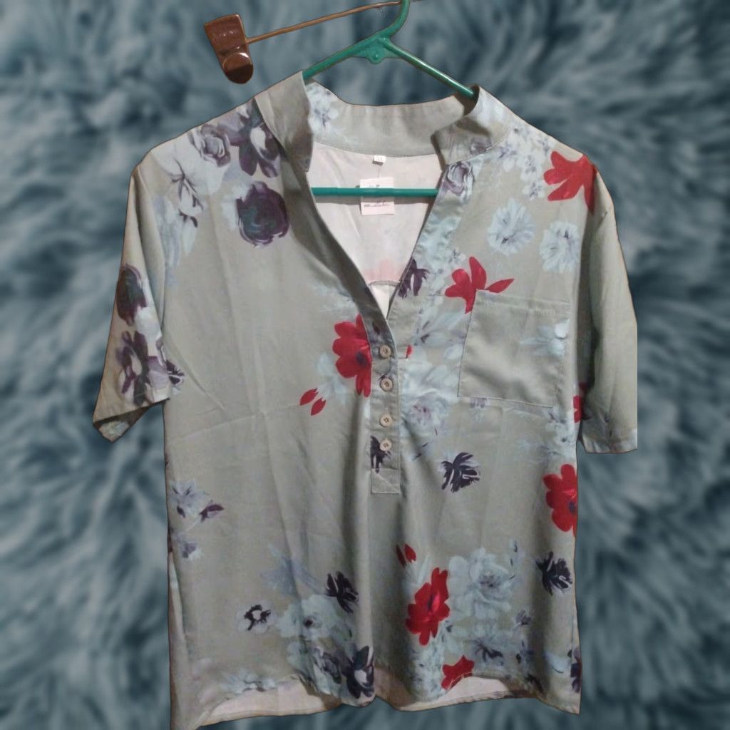 Vintage Grays Women's Open Neck XL Floral Print Gray Collar Short Sleeve Shirt 50/50 44" Chest Button-Up Womens XL Gray Floral Print Shirt Size XL / US 12-14 / IT 48-50 - 1 Thumbnail