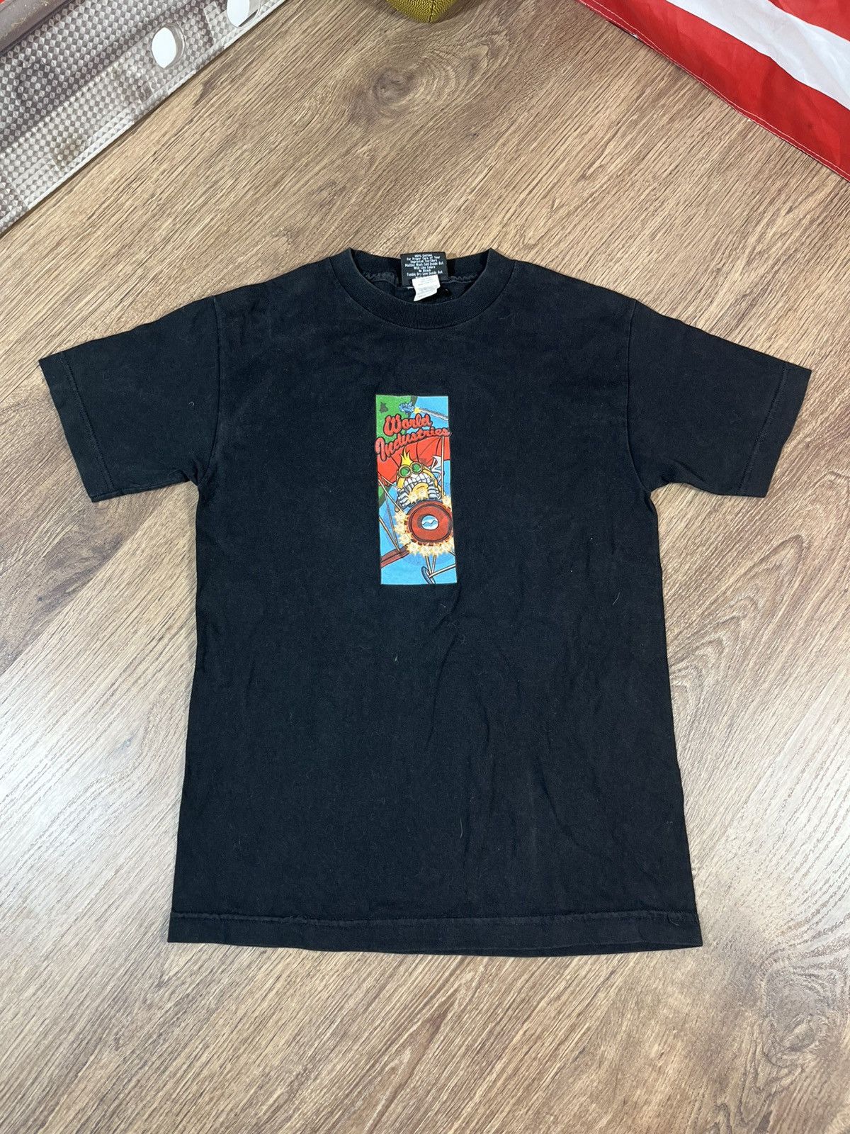 Santa Cruz Skateboards Vintage 90s World Industries Skateboard T Shirt Size US S / EU 44-46 / 1 - 1 Thumbnail