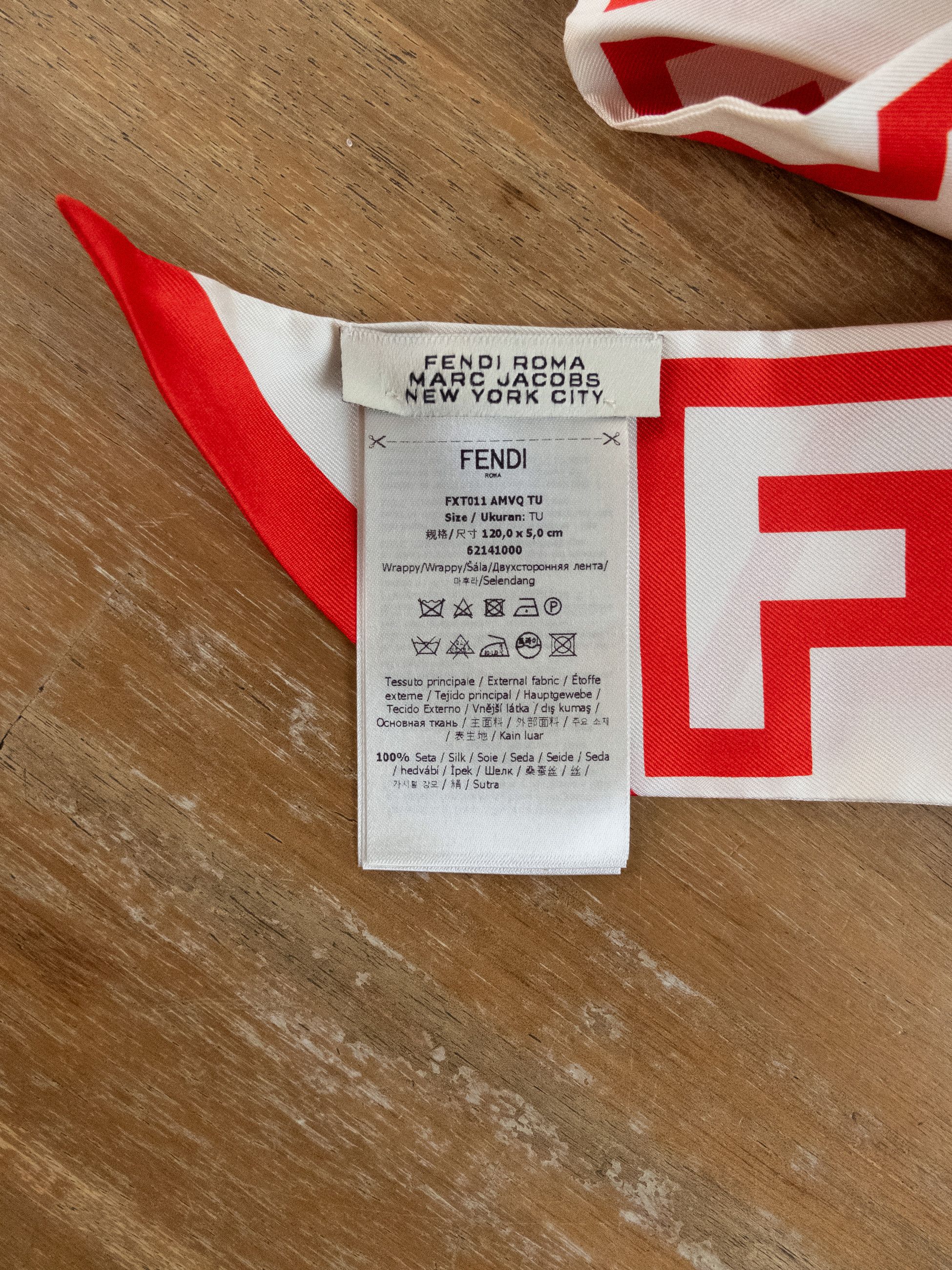 Fendi FENDI x Marc Jacobs white red logo print silk mitzah scarf Size ONE SIZE - 3 Thumbnail