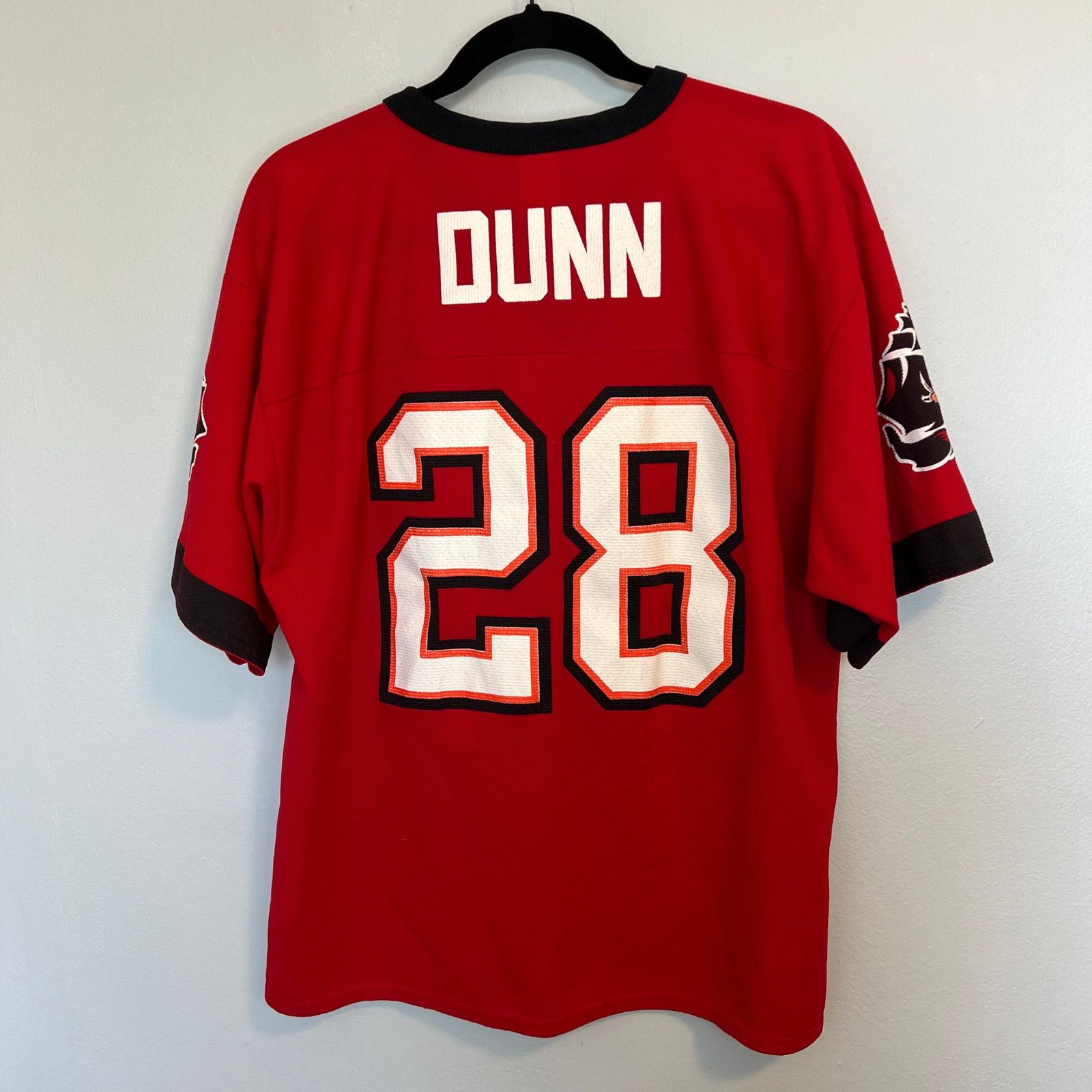 NFL Warrick Dunn Tampa Bay Buccaneers Vintage Football Jersey M Size US M / EU 48-50 / 2 - 2 Thumbnail