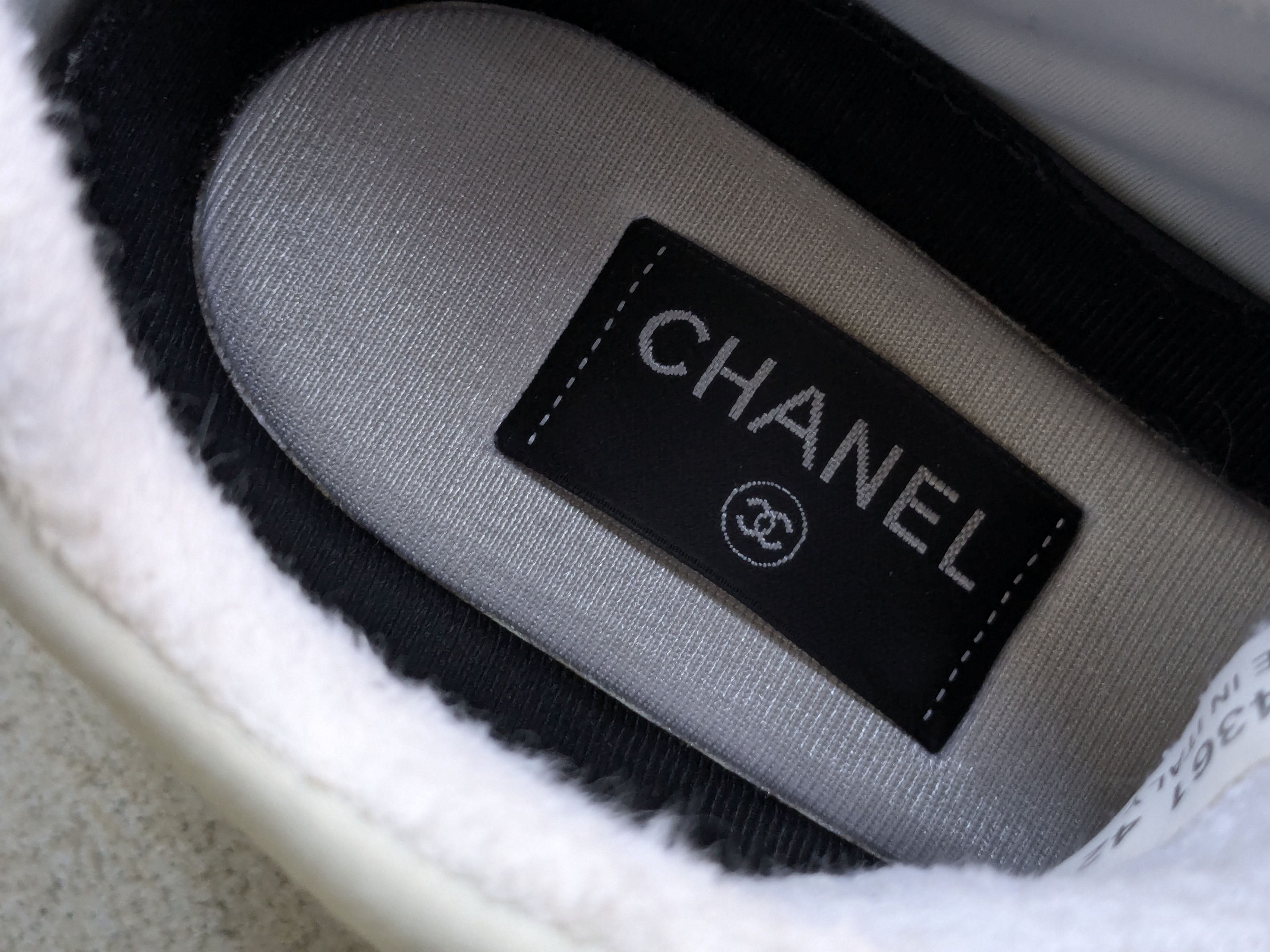 Chanel Chanel CC Logo Runners Sneakers White Cream 9 42 Suede Size US 9 / EU 42 - 6 Thumbnail