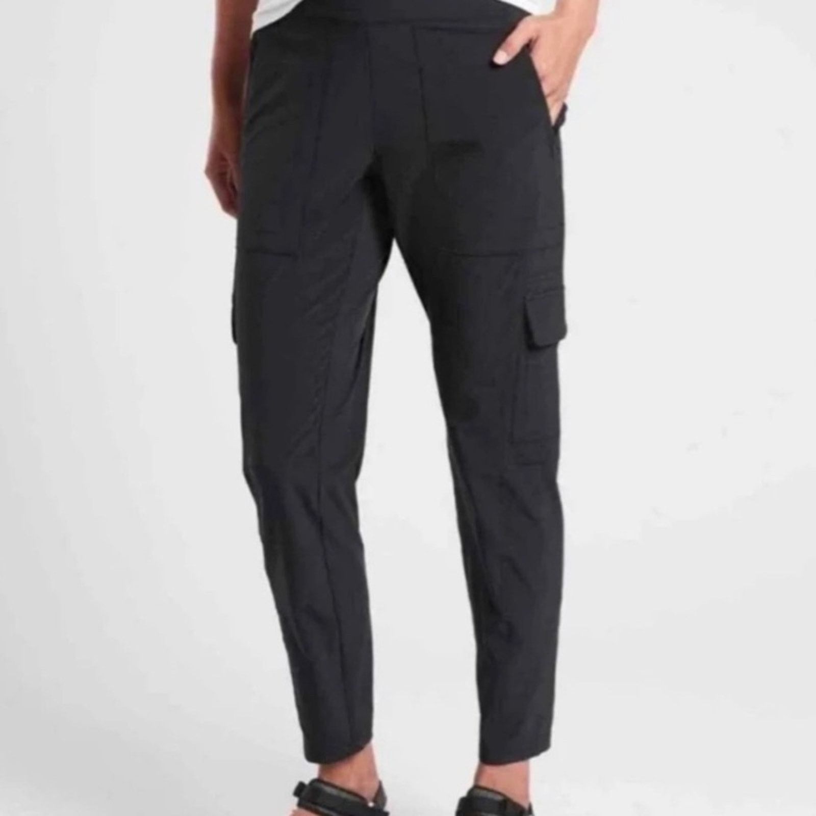 Athleta ATHLETA $98 Chelsea Utility Cargo Jogger Black Sz 4 EUC Size 27" / US 4 / IT 40 - 4 Thumbnail