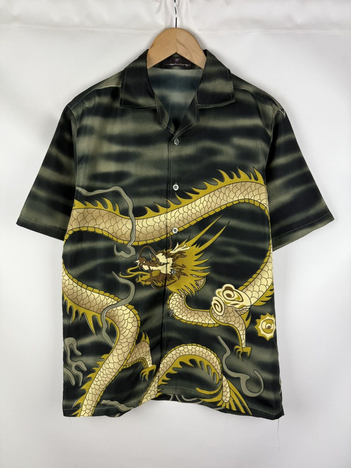 Japanese Brand Vintage Dragon Overprinted S/S Crazy Button Up Shirt Size US S / EU 44-46 / 1 - 1 Thumbnail