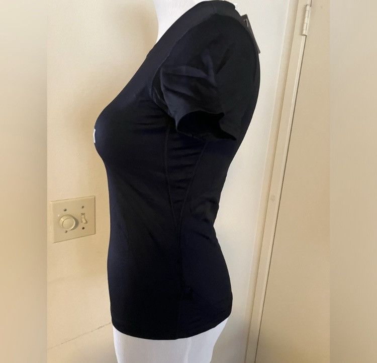 Uniqlo Uniqlo Activewear T-shirt Size M Womens Black Size M / US 6-8 / IT 42-44 - 3 Thumbnail