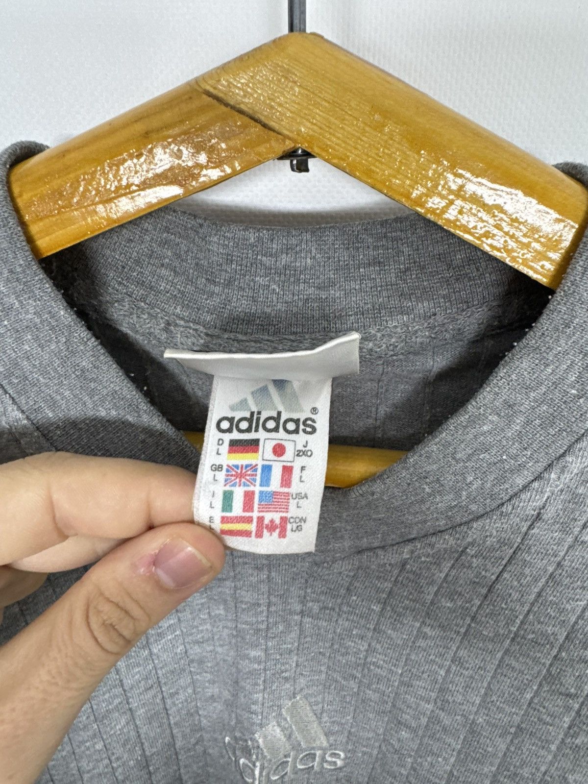 Adidas Vintage 90s Adidas v-neck ribbed T-Shirt logo in beige Size US L / EU 52-54 / 3 - 9 Thumbnail