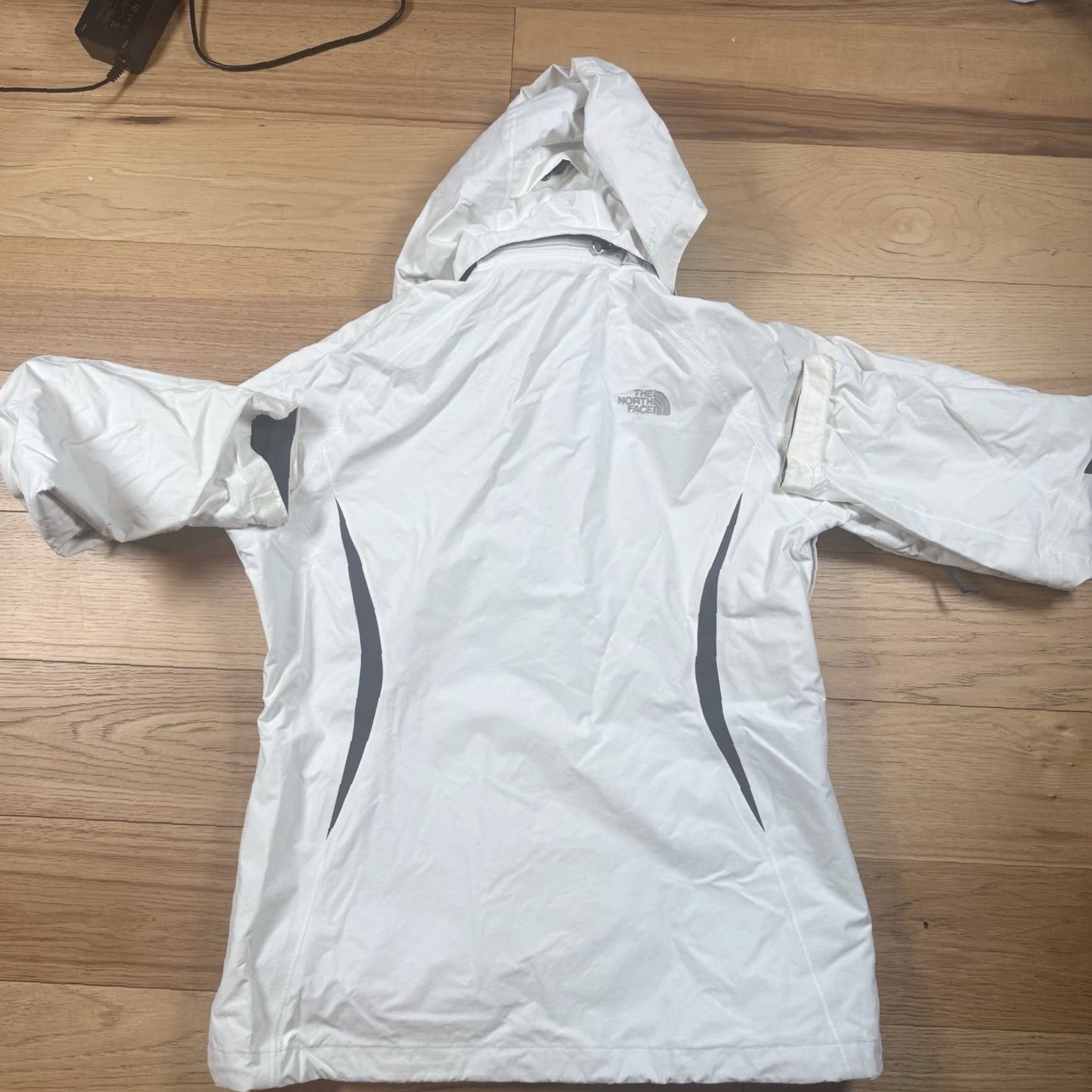 The North Face VINTAGE North Face Hooded Jacket Windbreaker Triclimate White Womens Medium Size M / US 6-8 / IT 42-44 - 7 Thumbnail