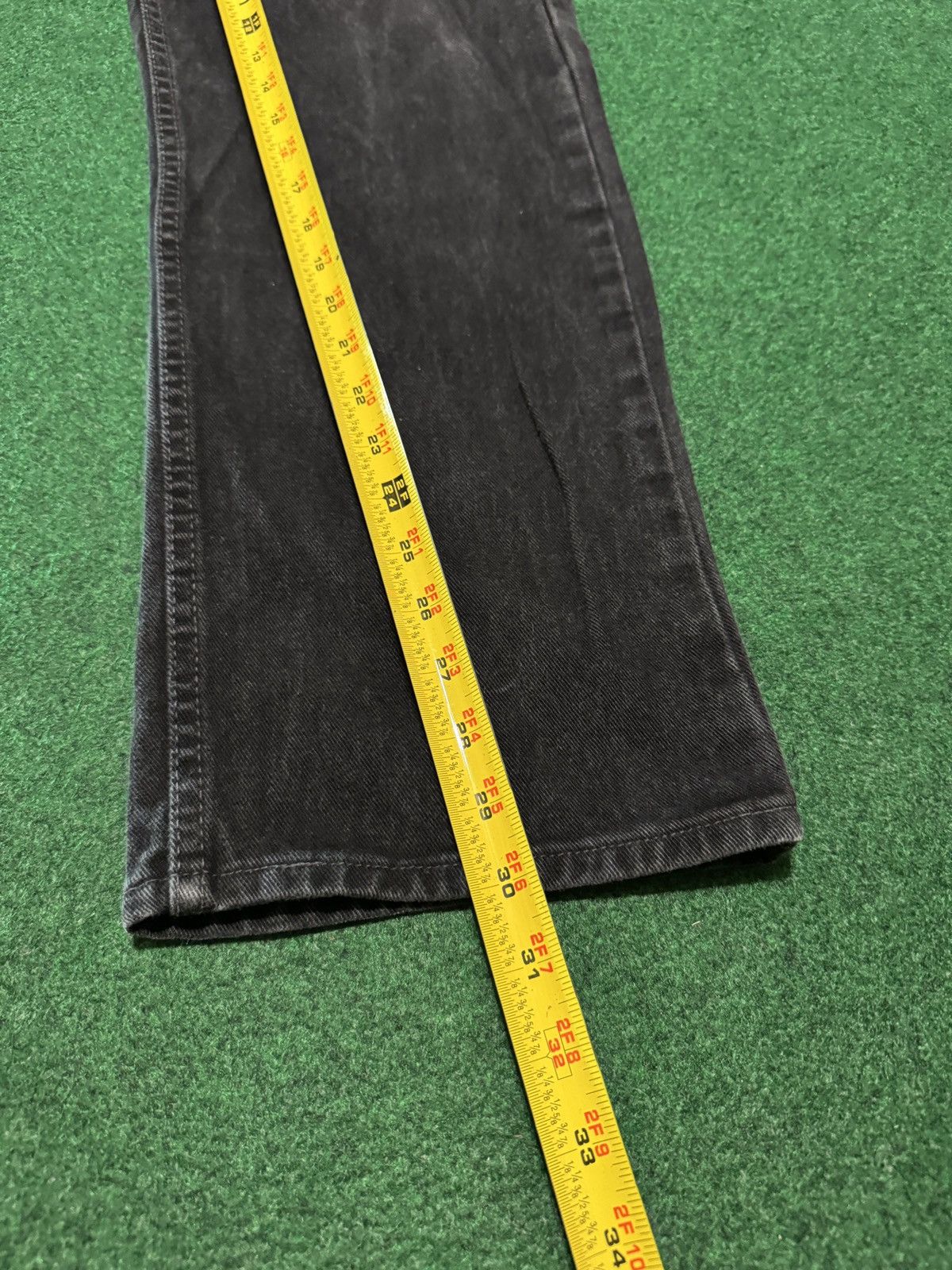 Levi's Vintage Clothing Vintage Levi’s 505 Straight Leg 37x30 Black Denim Jeans Size US 37 - 7 Thumbnail