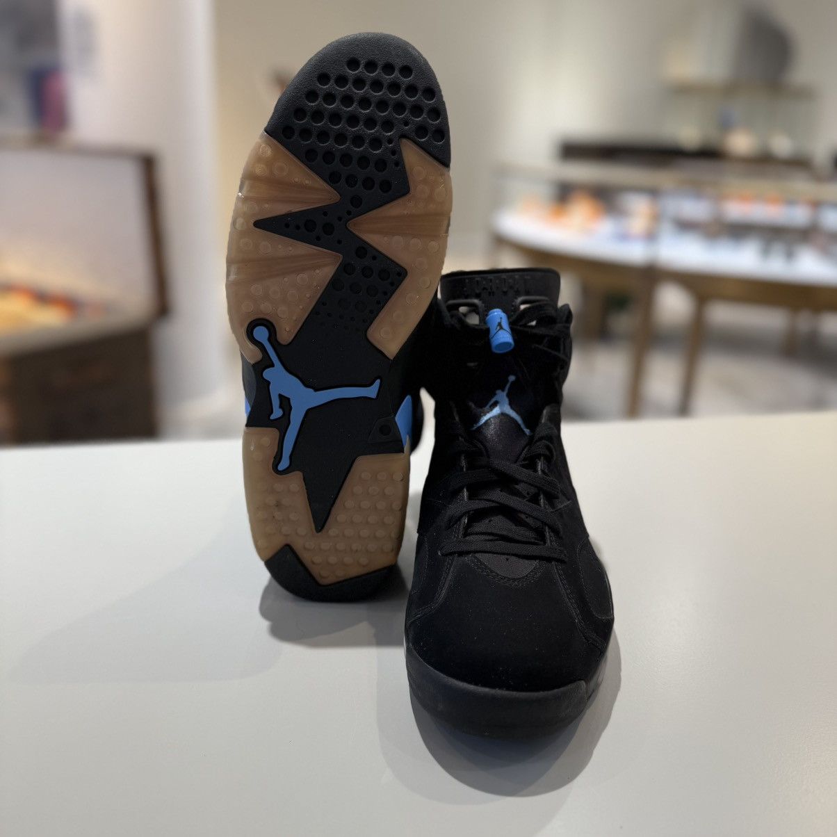 Jordan Brand Air Jordan 6 Retro UNC Size US 10 / EU 43 - 2 Thumbnail