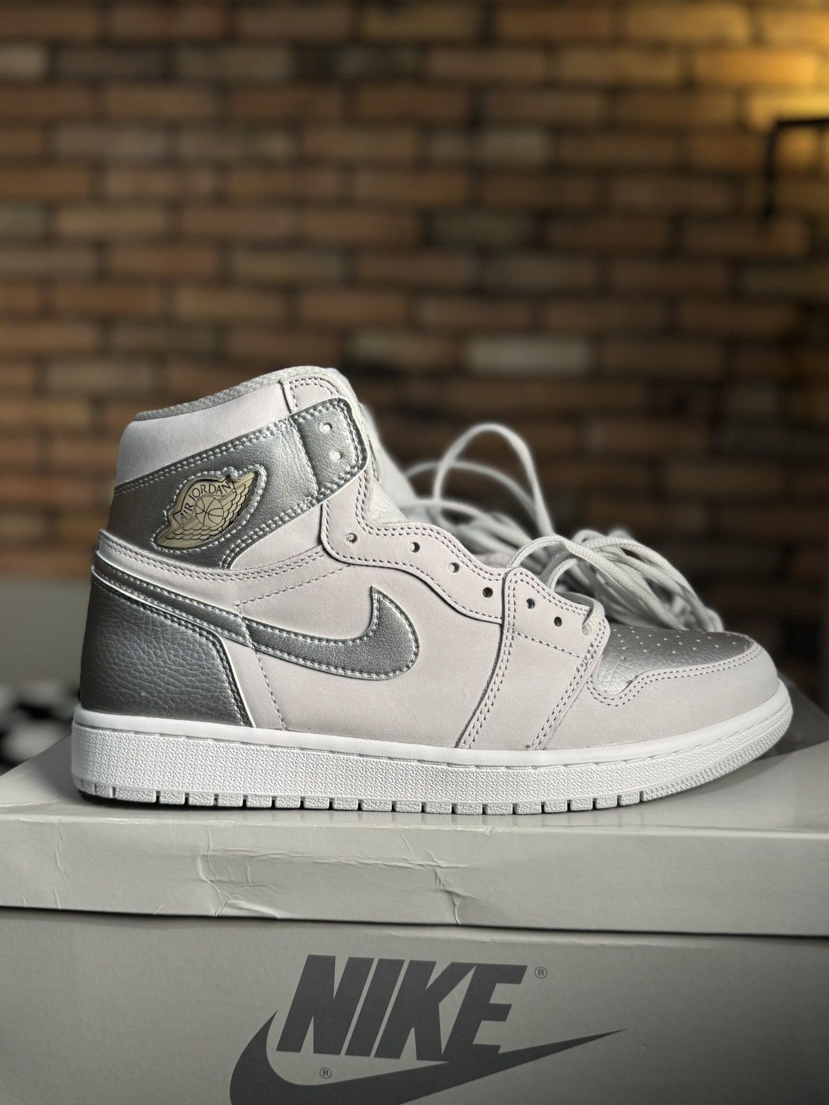 Jordan Brand RETRO 1 HI OG CO JP METALLIC SILVER Size US 10 / EU 43 - 1 Thumbnail