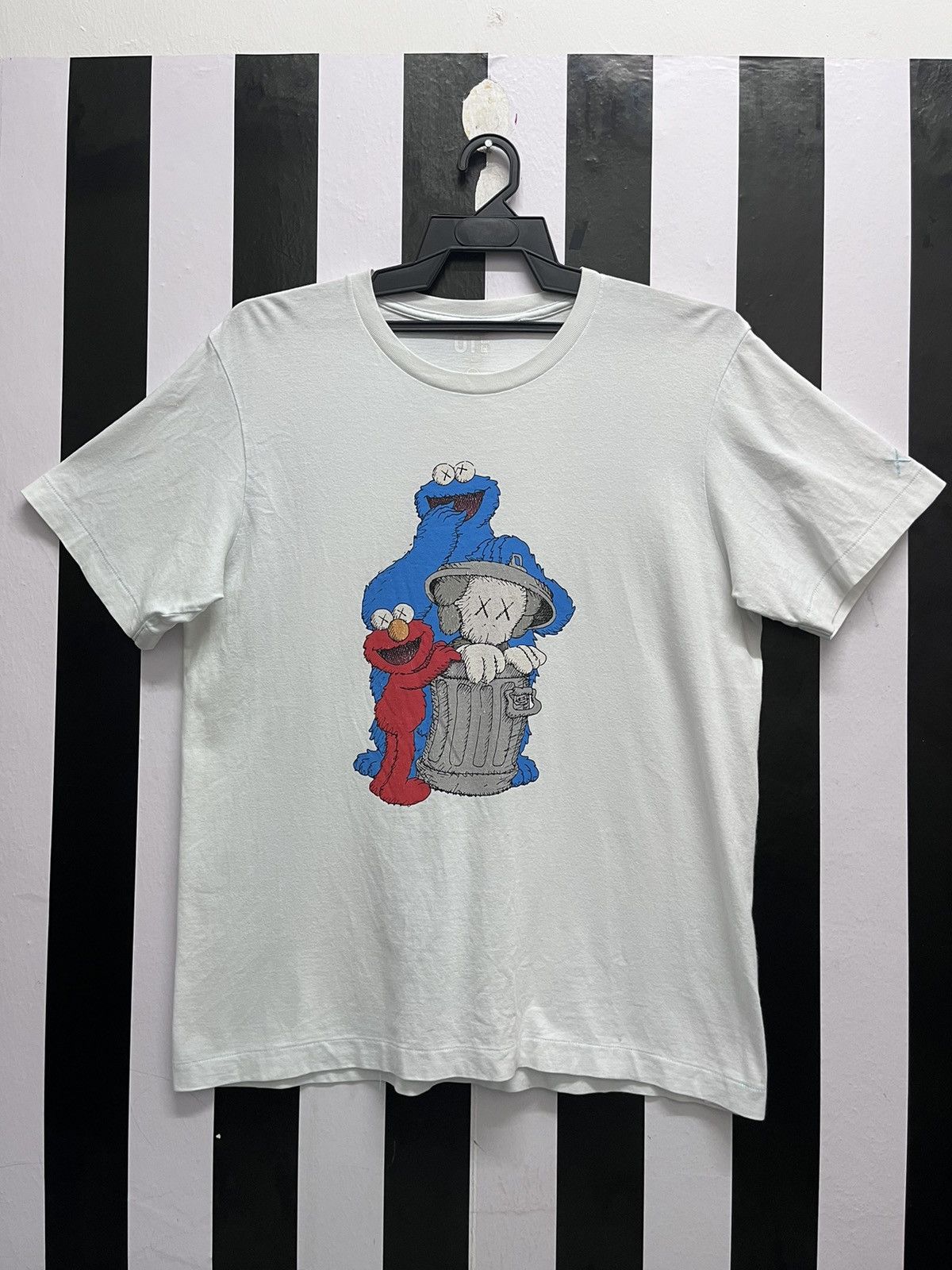 Japanese Brand × Kaws × Uniqlo Kaws t-shirt Uniqlo Japanese Size US L / EU 52-54 / 3 - 1 Thumbnail