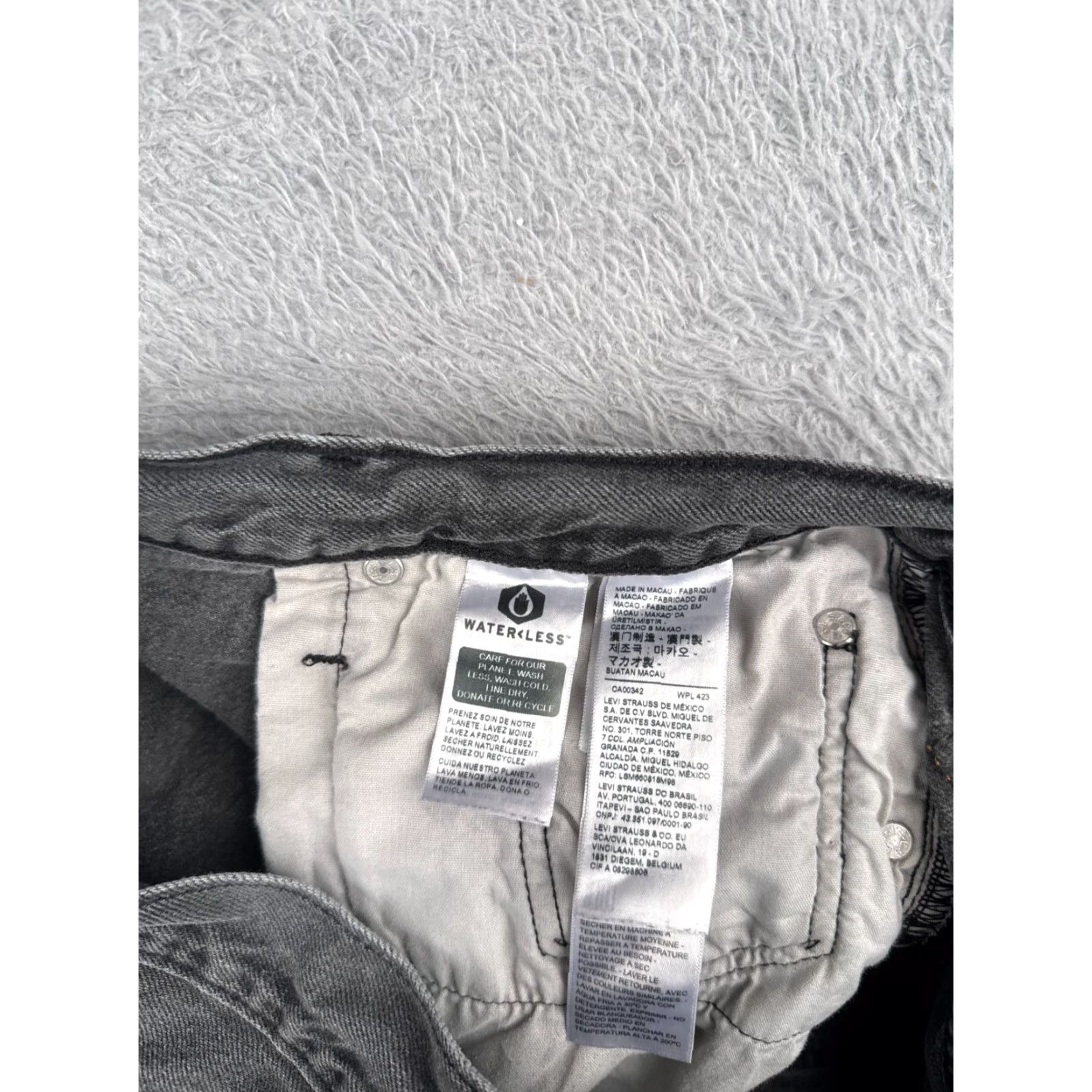 Levi's Levi's Jeans Shorts Women 33 Black Denim Cut-Off 501 Button Fly 33x2 Size 24" / US 00 / IT 34 - 7 Thumbnail