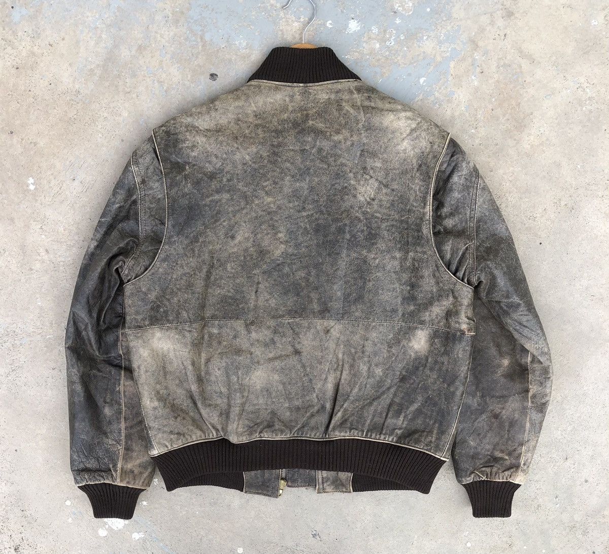 Vintage Vintage Sun Faded Cow Leather A-2 Bomber Jacket Size US M / EU 48-50 / 2 - 4 Thumbnail