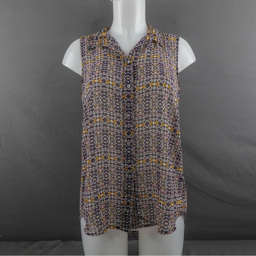 H&M H&M size for sleeveless button-down blouse Size S / US 4 / IT 40 - 1 Thumbnail