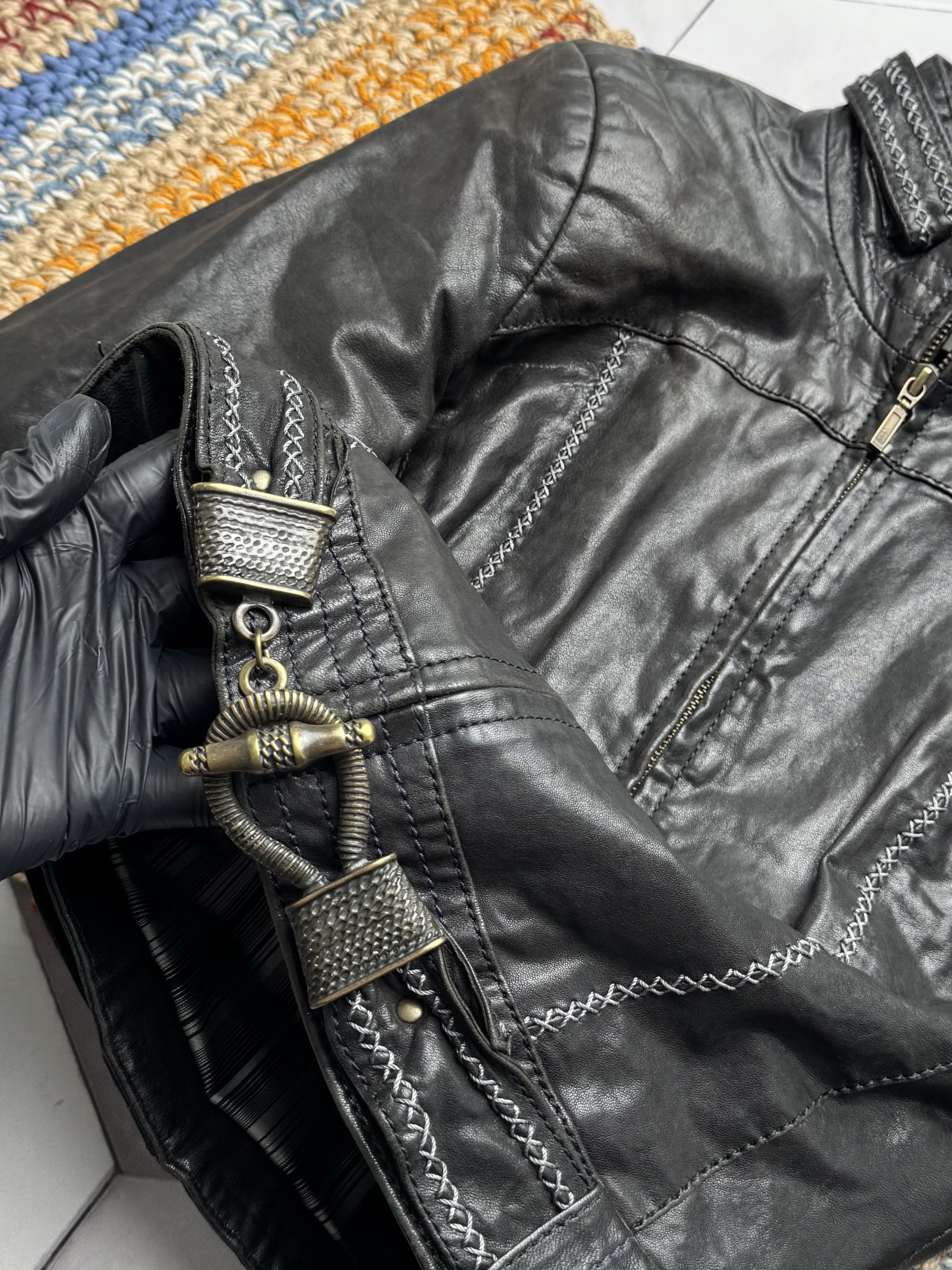 Vintage Women's Vintage Black Leather Jacket Biker Zip Up Coat (E4) Size S / US 4 / IT 40 - 4 Thumbnail