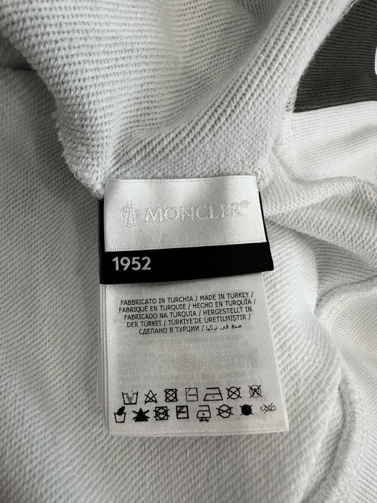 Moncler 🏔 MONCLER GENIUS 1952 Graphic Sweatshirt – Size L Size US L / EU 52-54 / 3 - 14 Thumbnail
