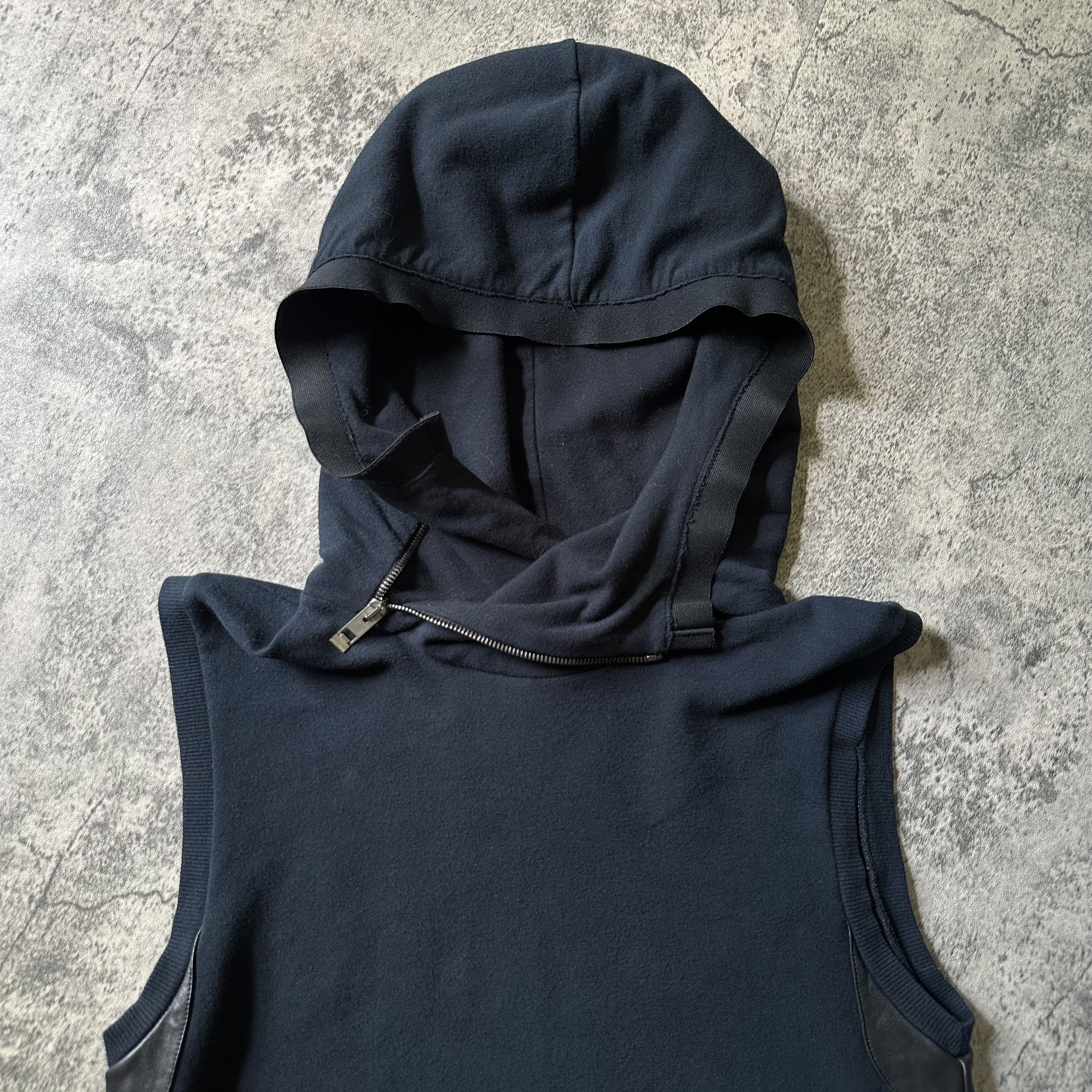 Dior AW04 ‘Leather Appliqué’ High-Neck Sleeveless Hoodie Size US S / EU 44-46 / 1 - 11 Thumbnail