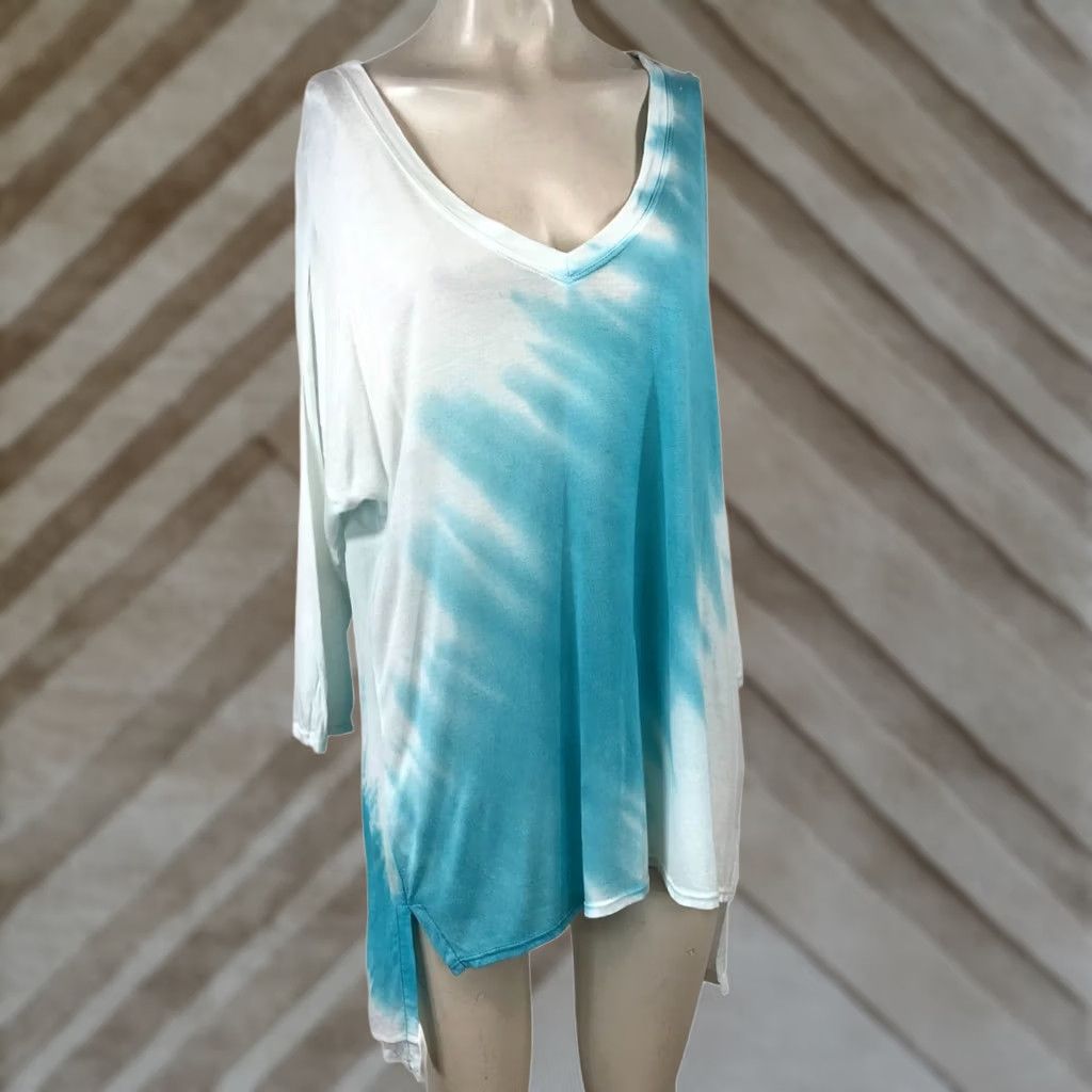 Saks Fifth Avenue Saks Fifth Avenue - WOMEN'S Blouse - V-Neck - Blue - M - Colorful - 90s? (Note: Decade not in original) Size M / US 6-8 / IT 42-44 - 1 Thumbnail