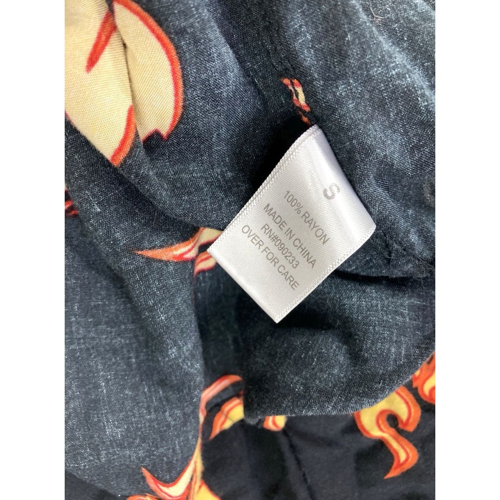 Vintage VINTAGE T&C Surf Flames Print Hawaiian Button Up Shirt Men Slim Small Black Short Sleeve Size US S / EU 44-46 / 1 - 4 Thumbnail