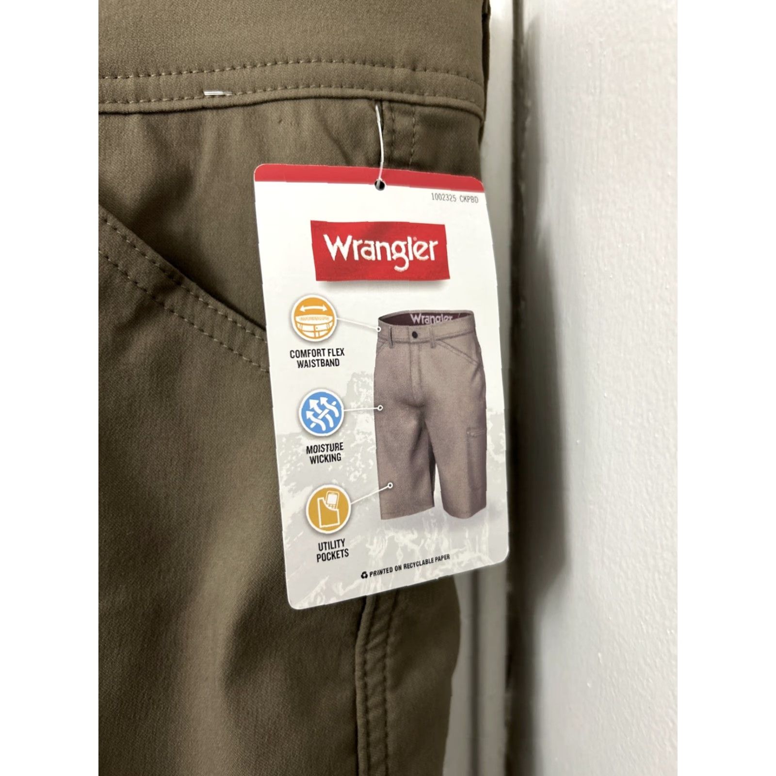 Wrangler Wrangler Cargo Shorts Mens 44 Gray UPF 50 Relaxed Fit 10” Inseam Shirt? Size US 44 / EU 60 - 5 Thumbnail