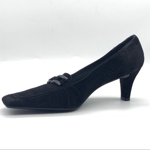 Stuart Weitzman Stuart Weitzman Vintage Perforated Black Suede Pump Size US 9 / IT 39 - 4 Thumbnail