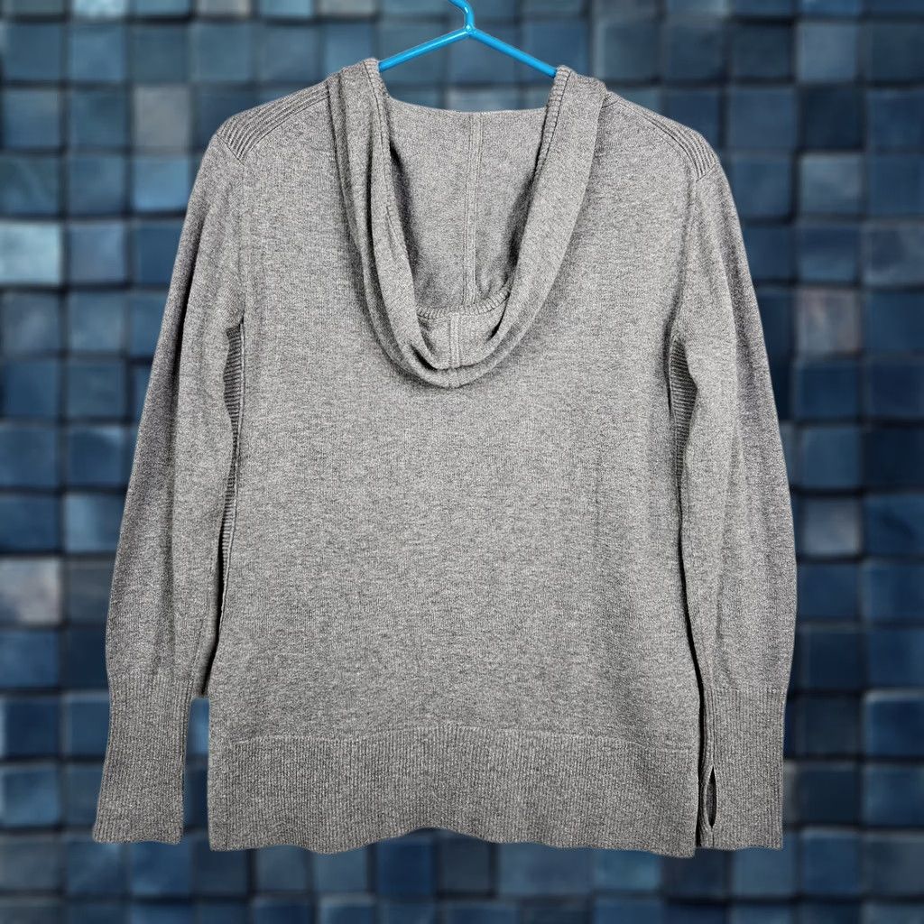 Athleta Athleta Women’s Gray Long Sleeve Crew Neck Sweater Hoodie XS Shirt Regular Color Gray Womens Size XS / US 0-2 / IT 36-38 - 1 Thumbnail