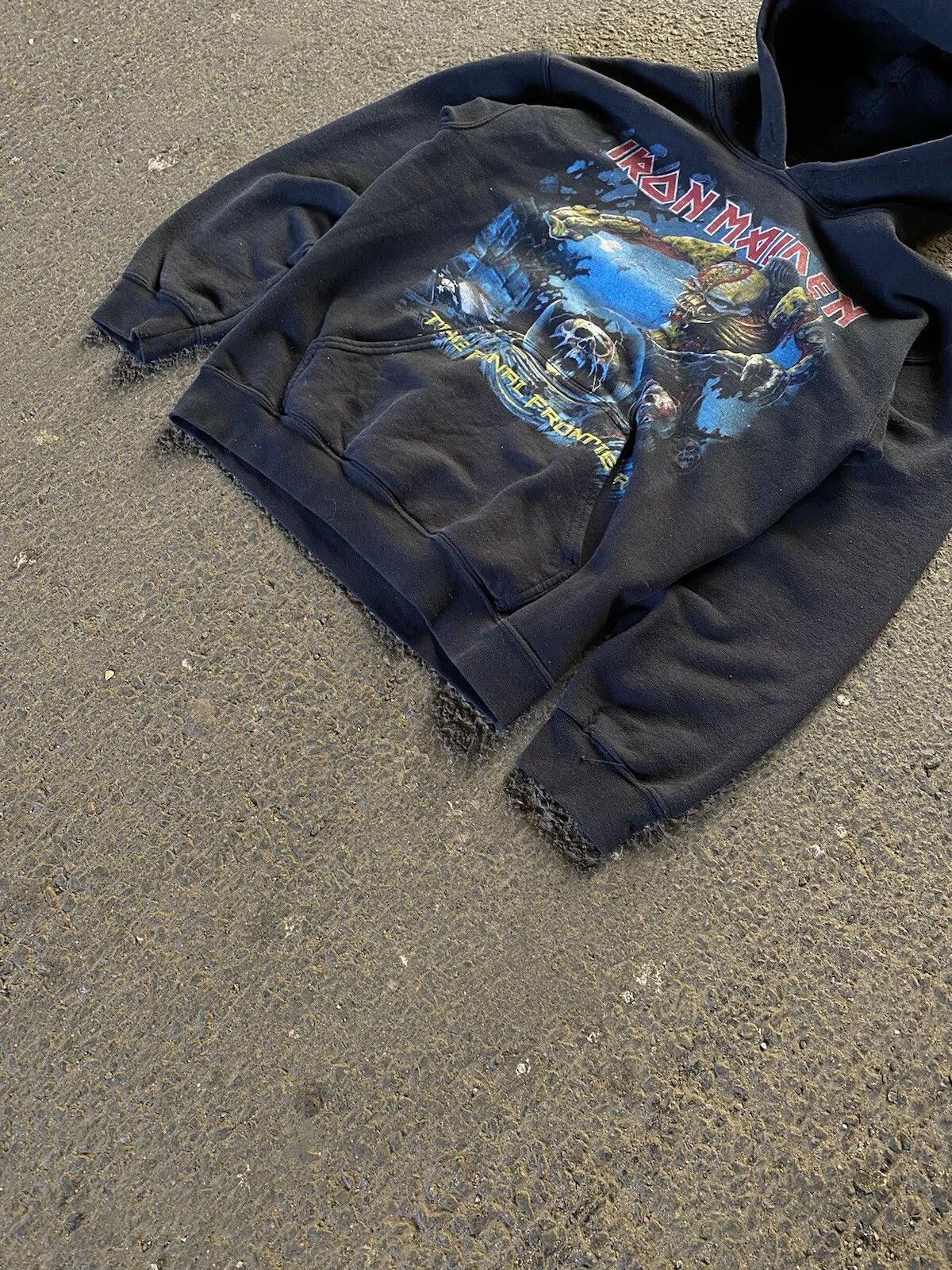Gildan Iron Maiden hoodie FINAL FRONTIER WORLD TOUR 2011 Sz S Size S / US 4 / IT 40 - 2 Thumbnail
