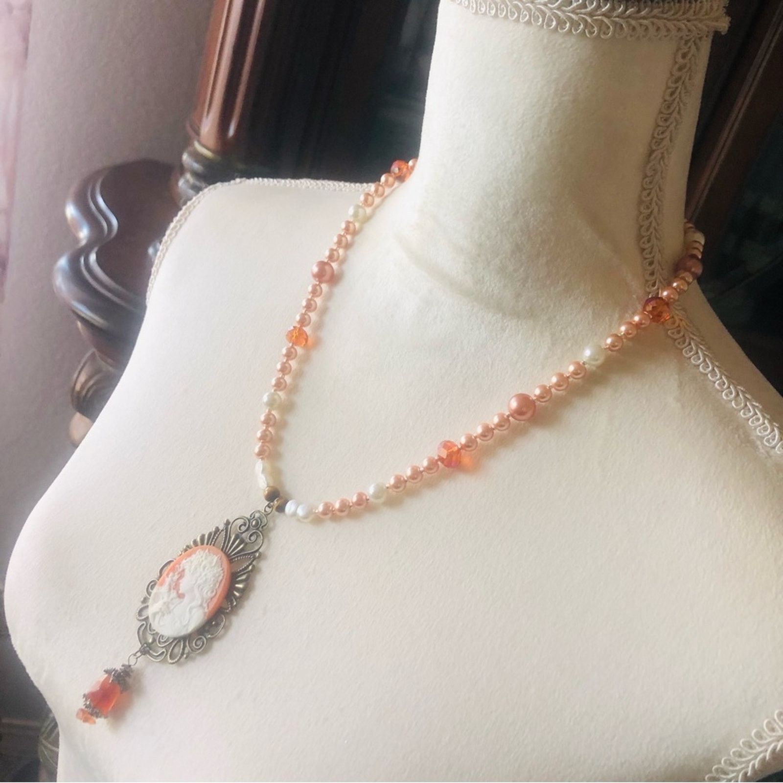Handmade Handcrafted whimsical lady cameo pendant Pearl necklace Size ONE SIZE - 3 Thumbnail