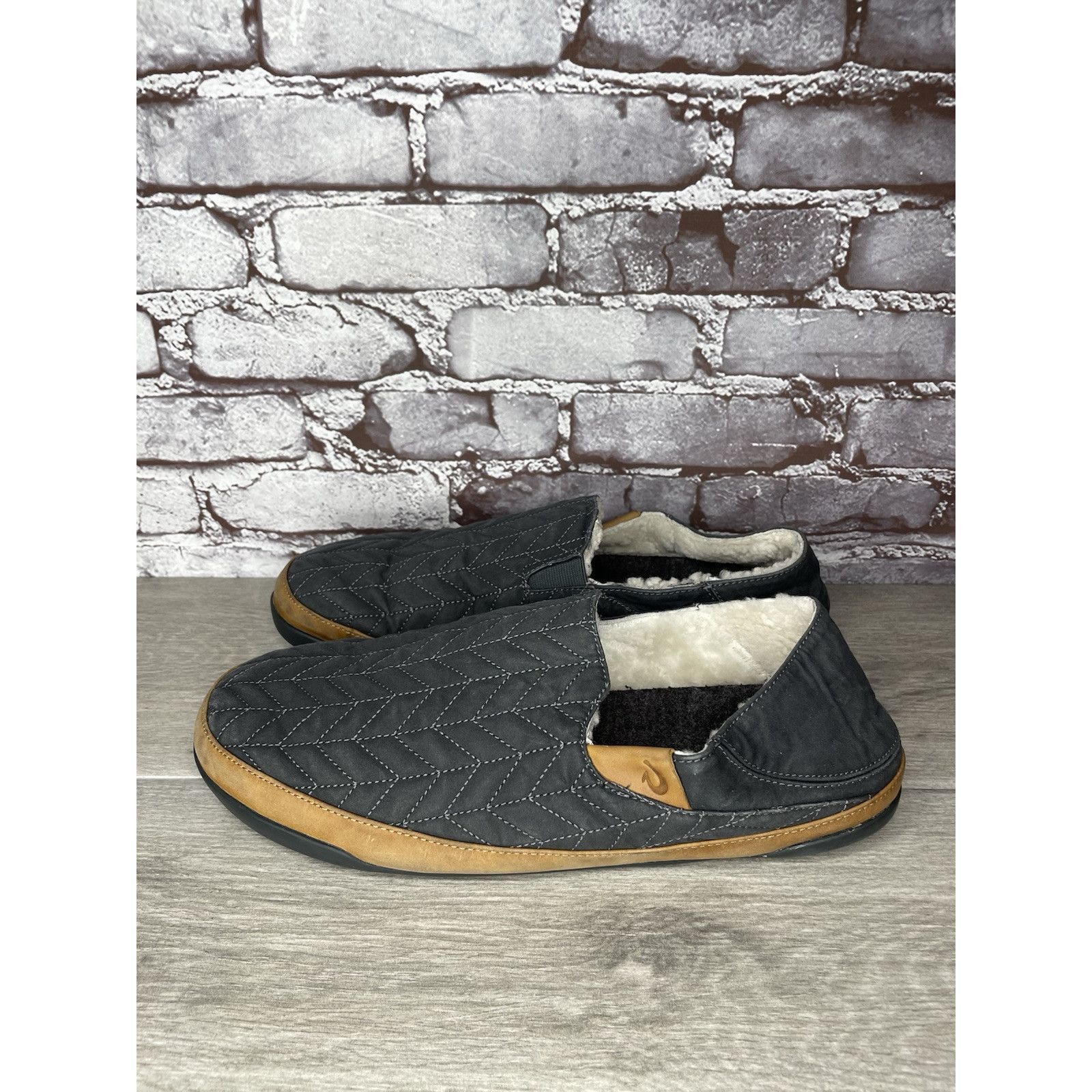 Olukai OluKai Hanohano Waxed Canvas Shadow Gray Wool Shearling Slip Size US 11.5 / IT 41.5 - 18 Thumbnail
