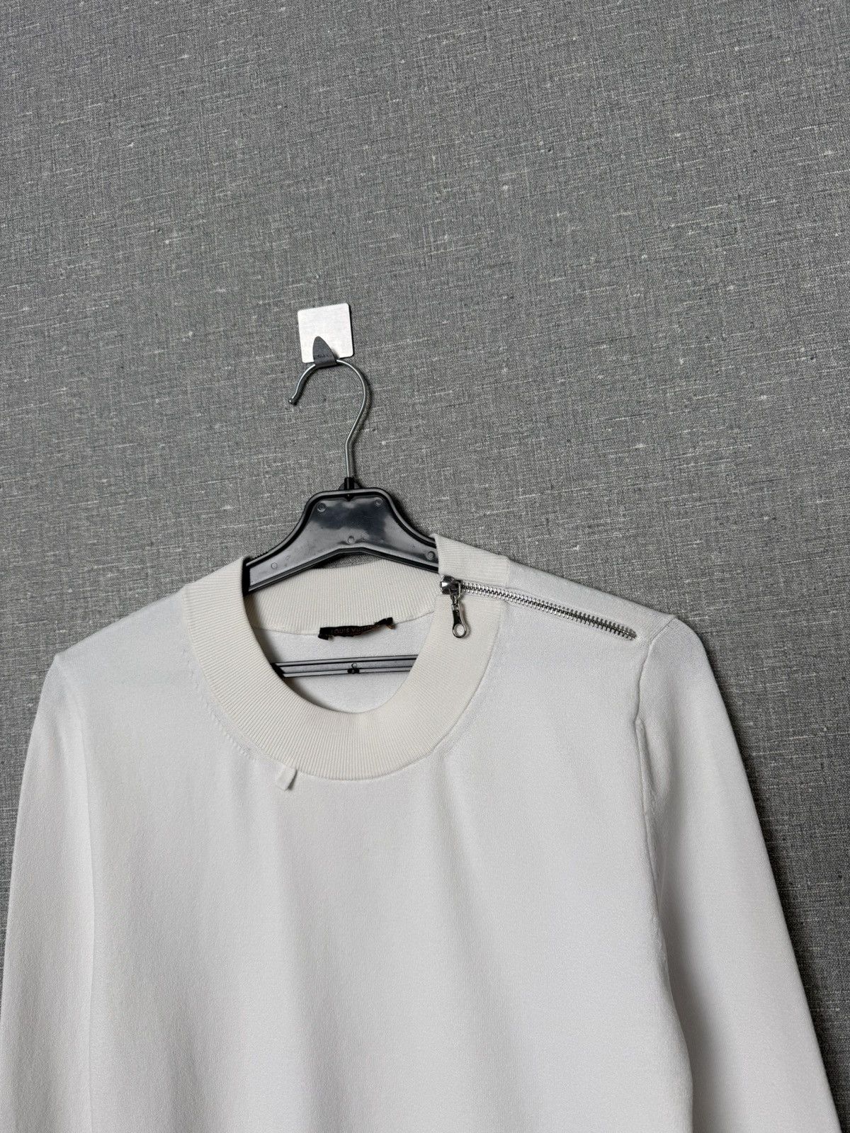 Louis Vuitton Louis Vuitton Uniforms Sweater White With Shoulder Zipper Size M / US 6-8 / IT 42-44 - 3 Thumbnail
